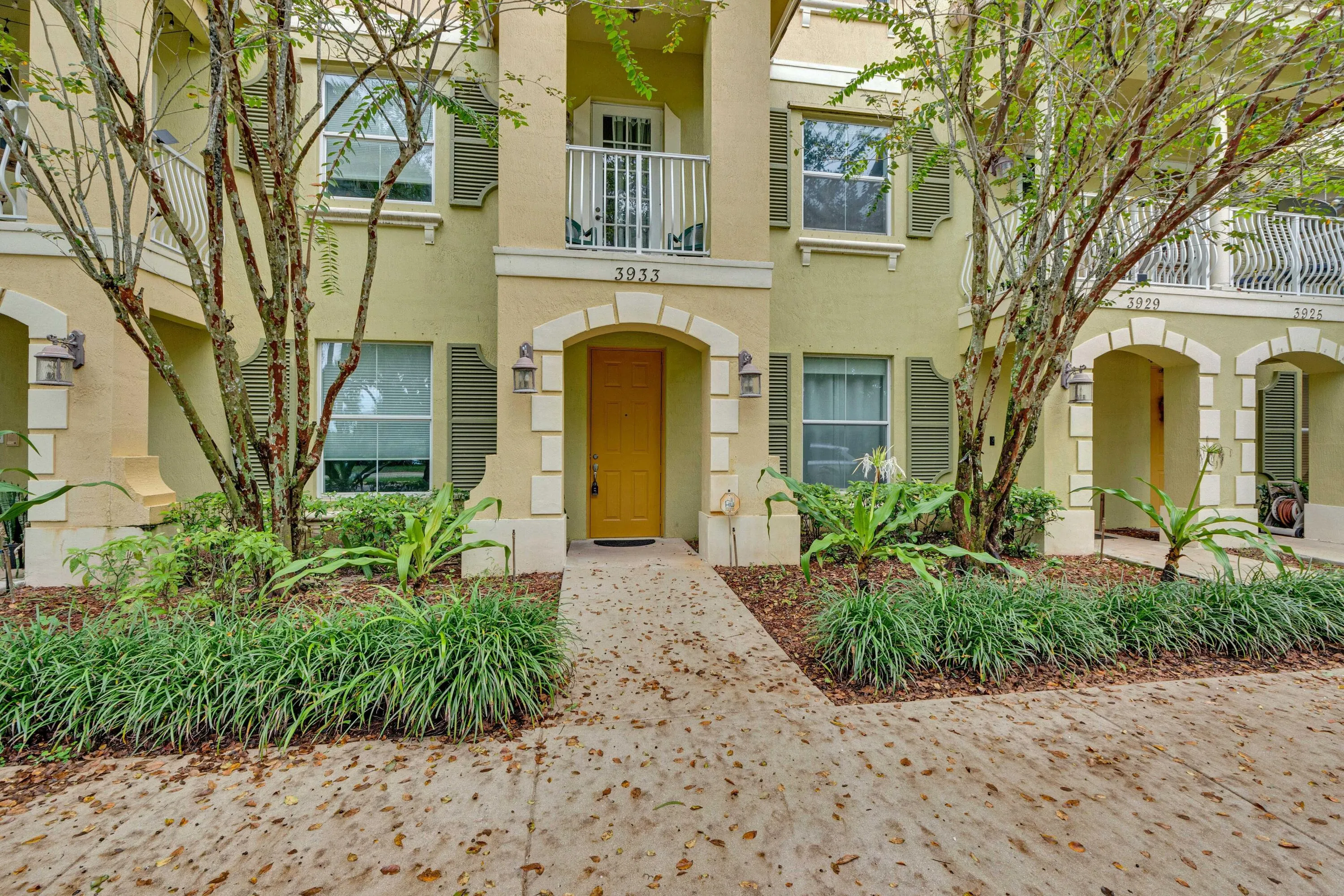 3933 MONARCH Lane