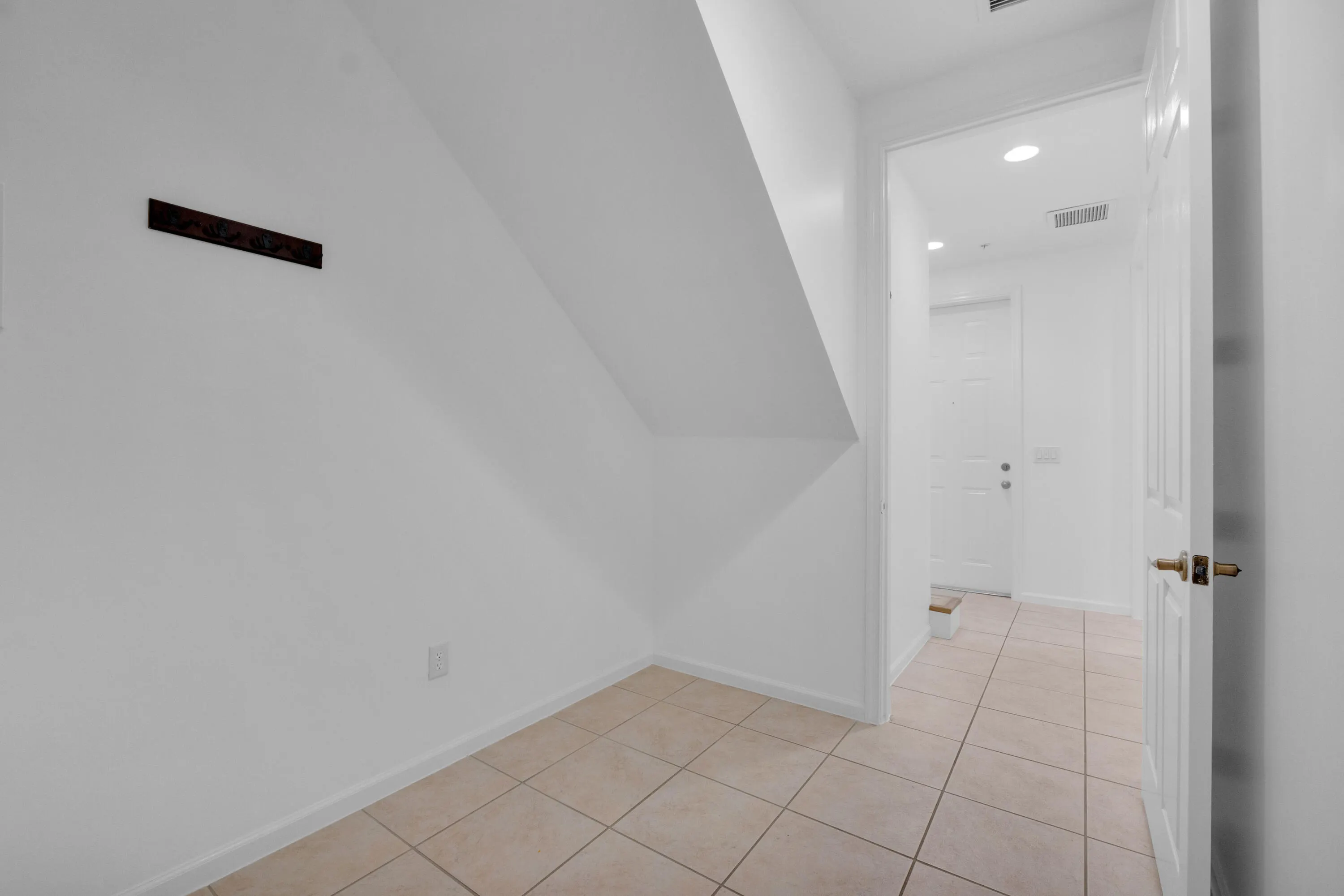3933 MONARCH Lane