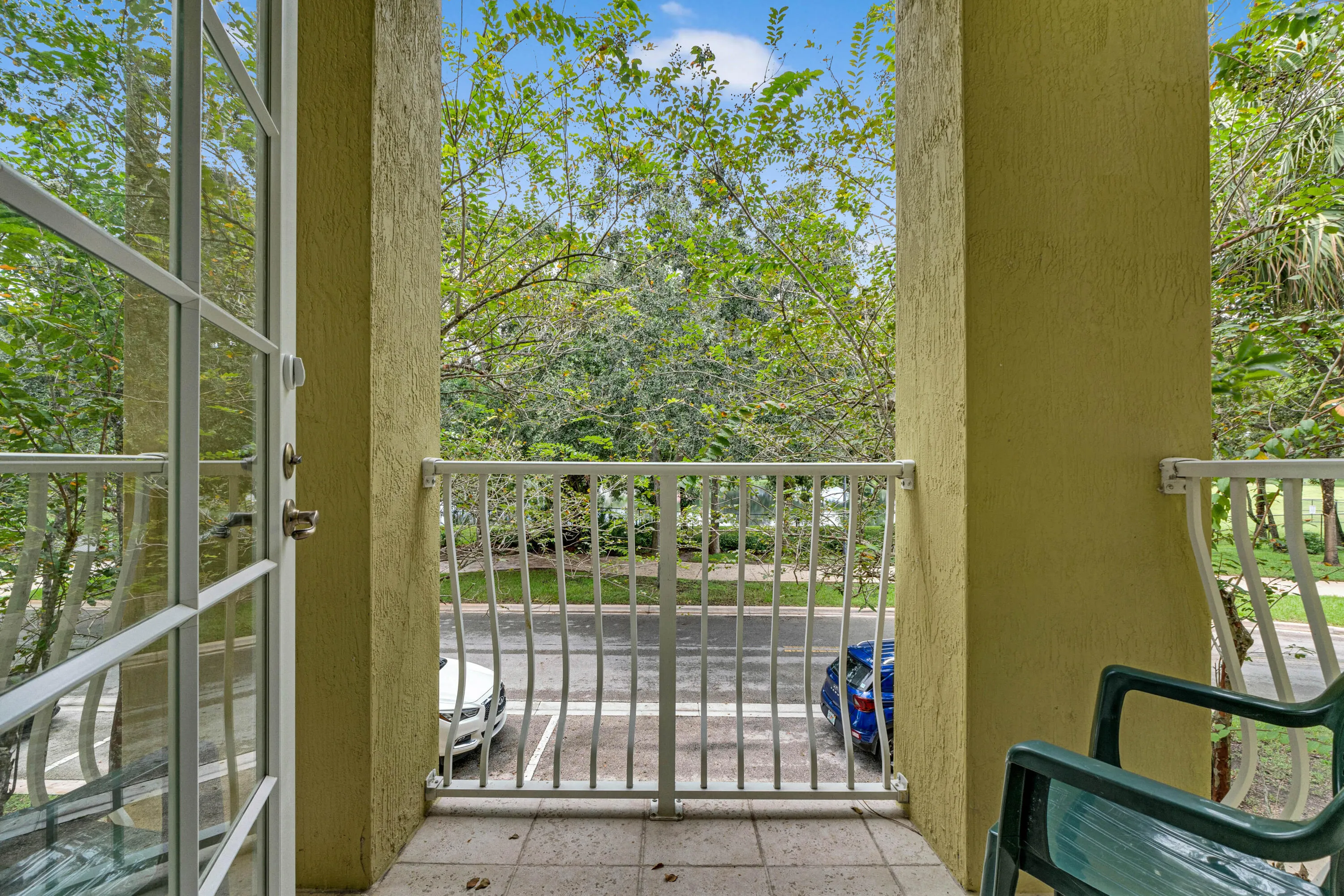 3933 MONARCH Lane