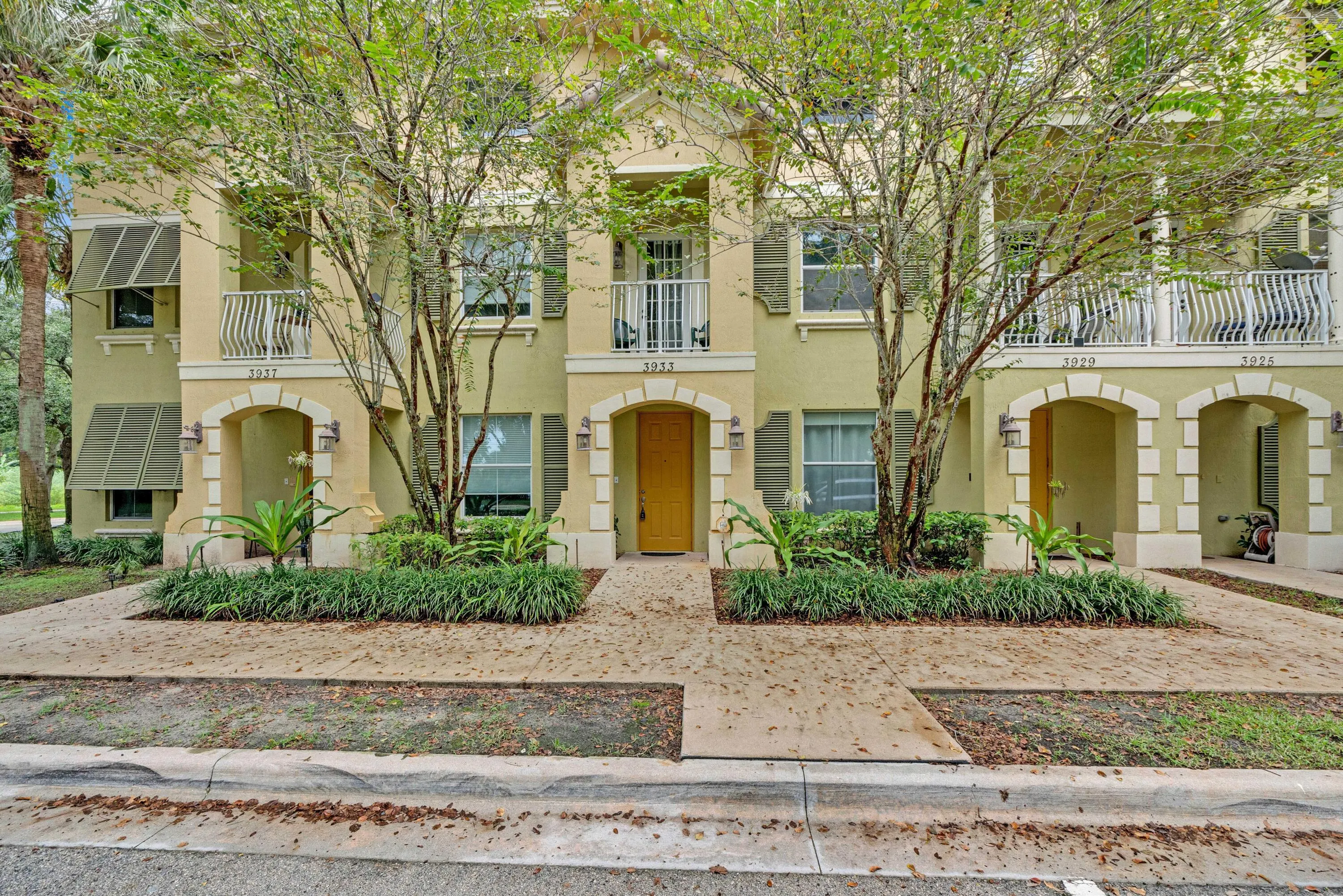 3933 MONARCH Lane