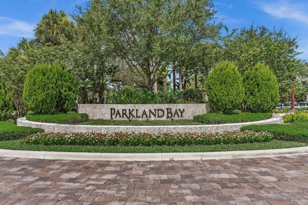 12143 S Baypoint Circle