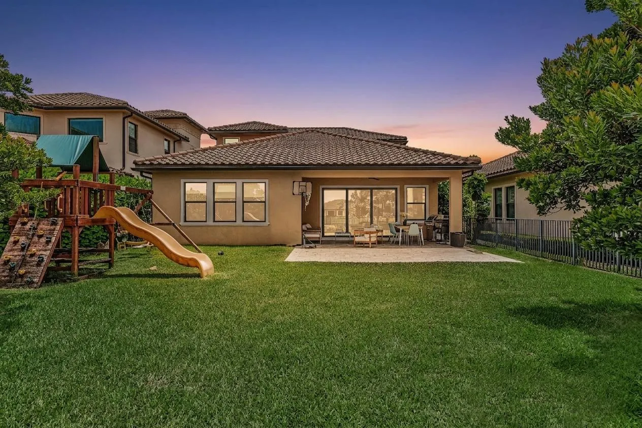 12143 S Baypoint Circle