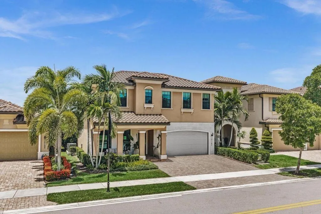 12143 S Baypoint Circle
