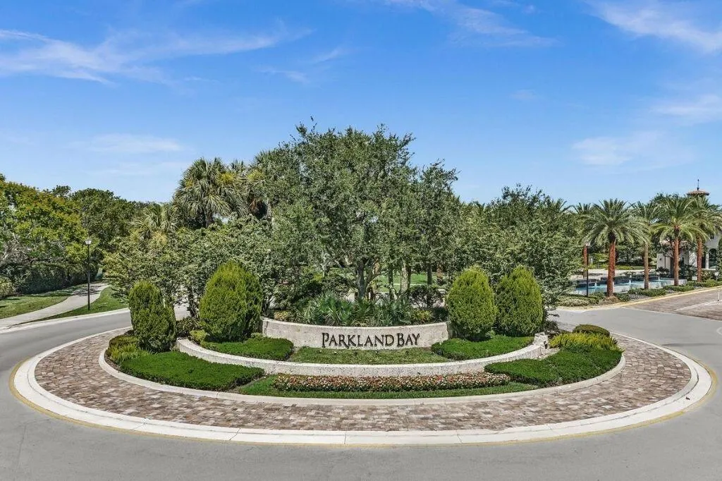 12143 S Baypoint Circle
