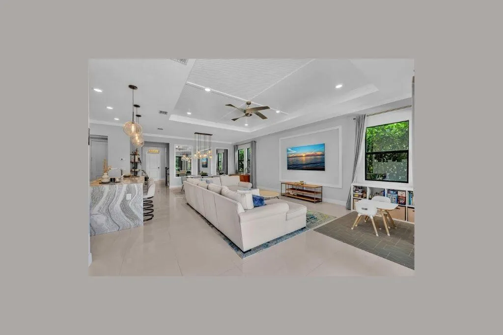 12143 S Baypoint Circle