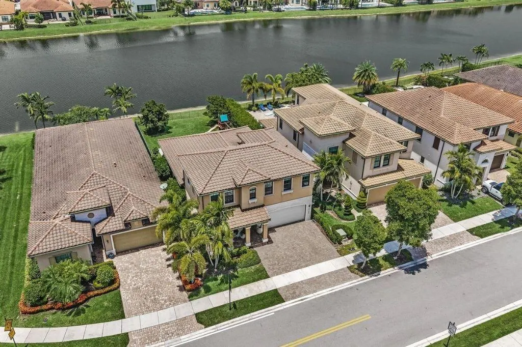 12143 S Baypoint Circle