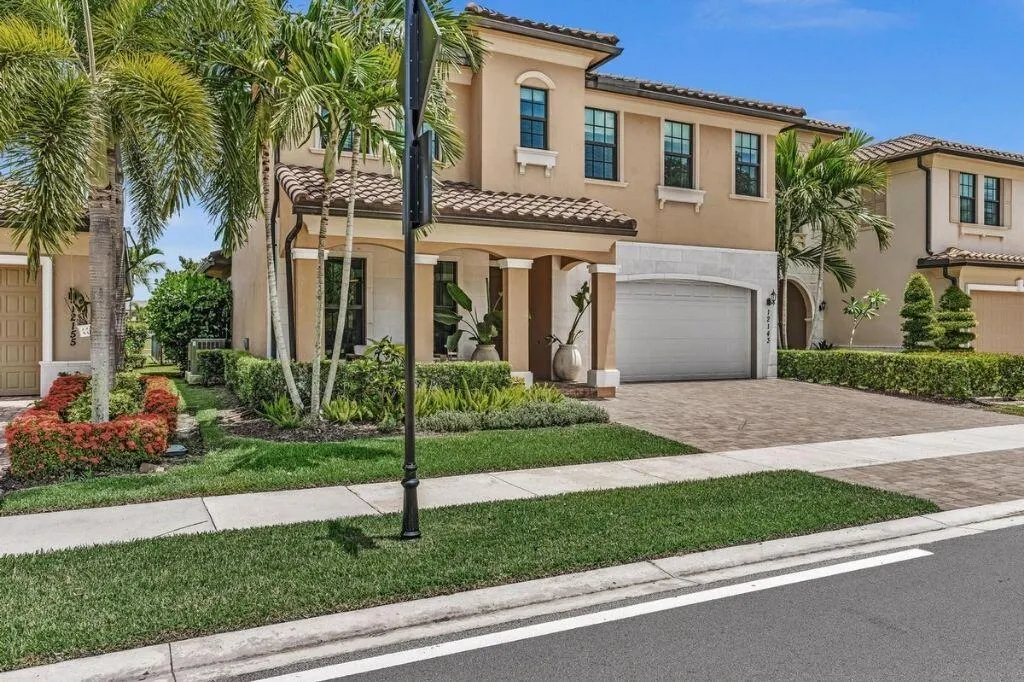 12143 S Baypoint Circle