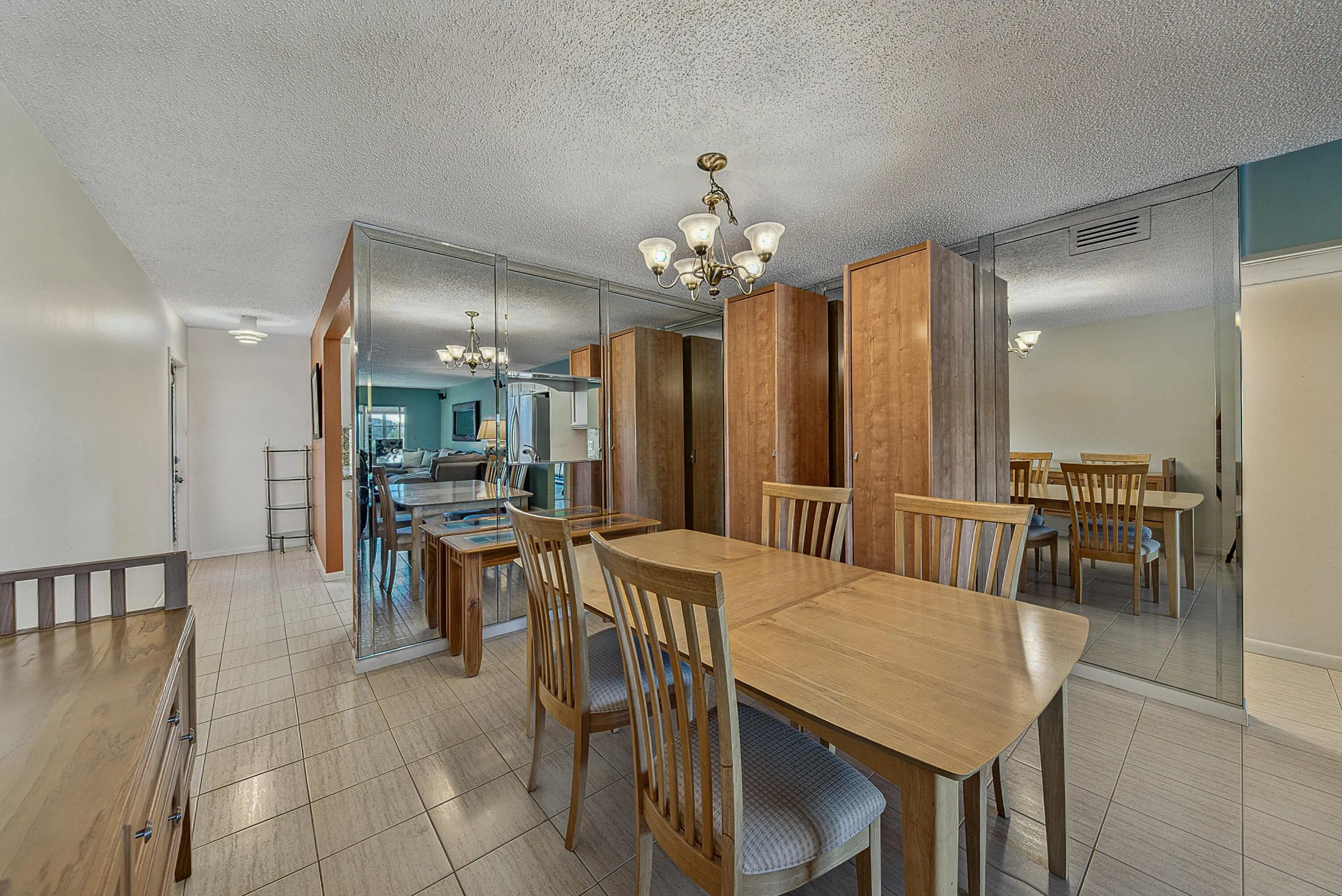 2904 VICTORIA Place #A2