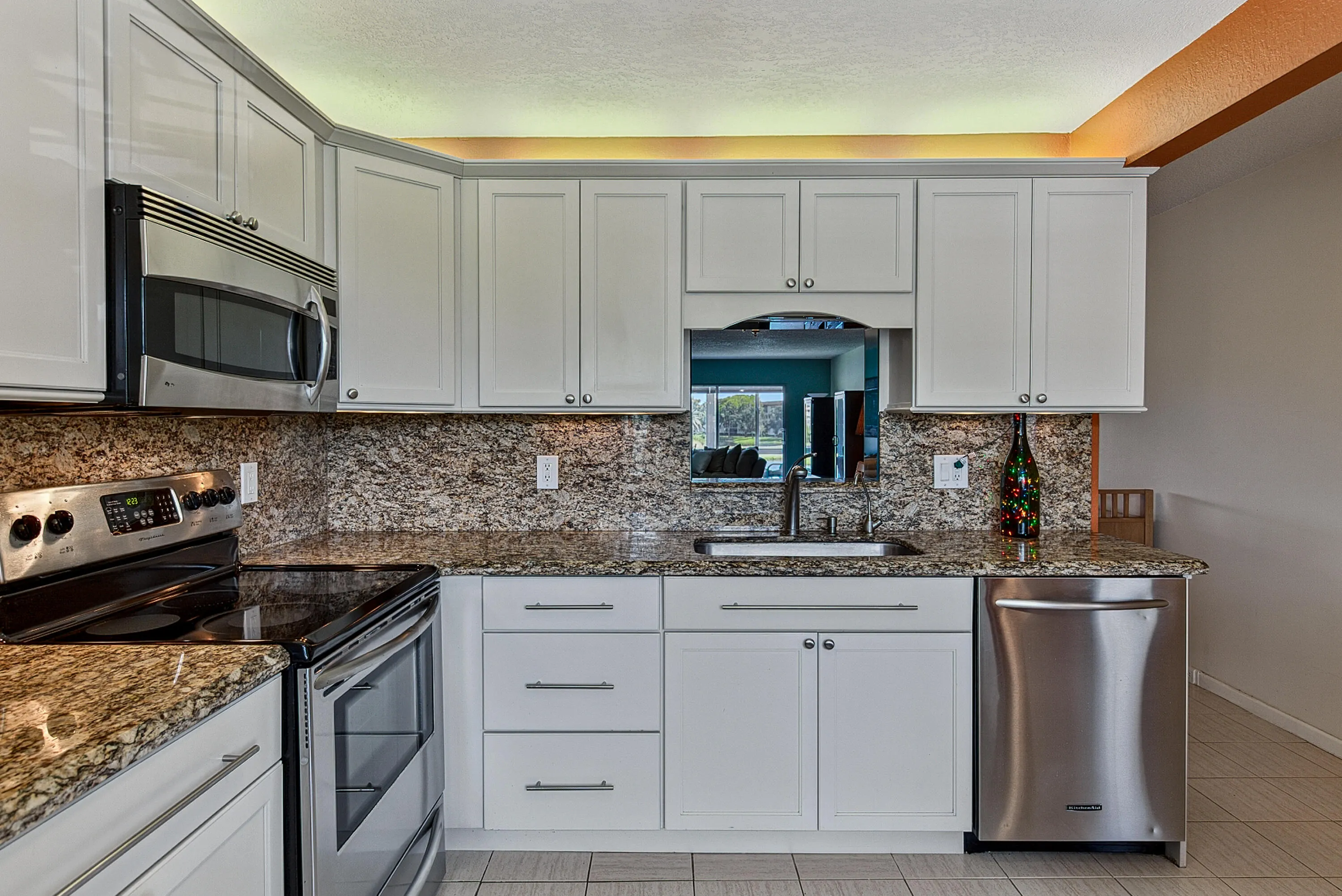 2904 VICTORIA Place #A2
