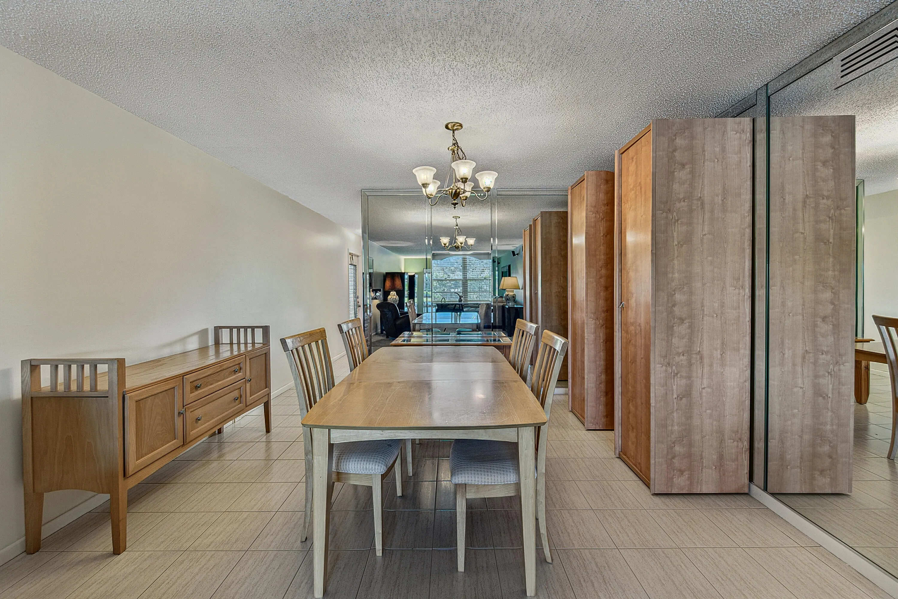 2904 VICTORIA Place #A2