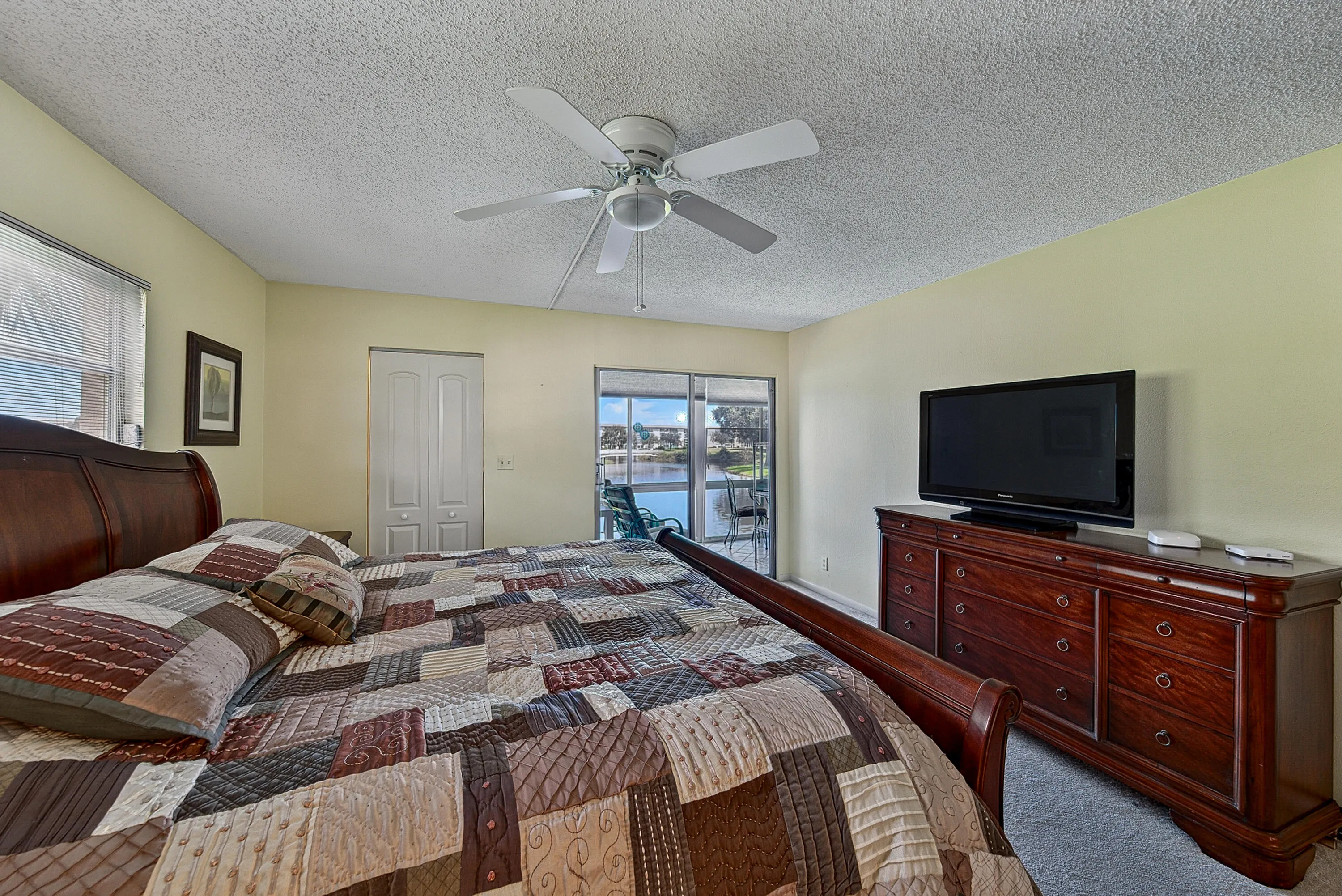 2904 VICTORIA Place #A2