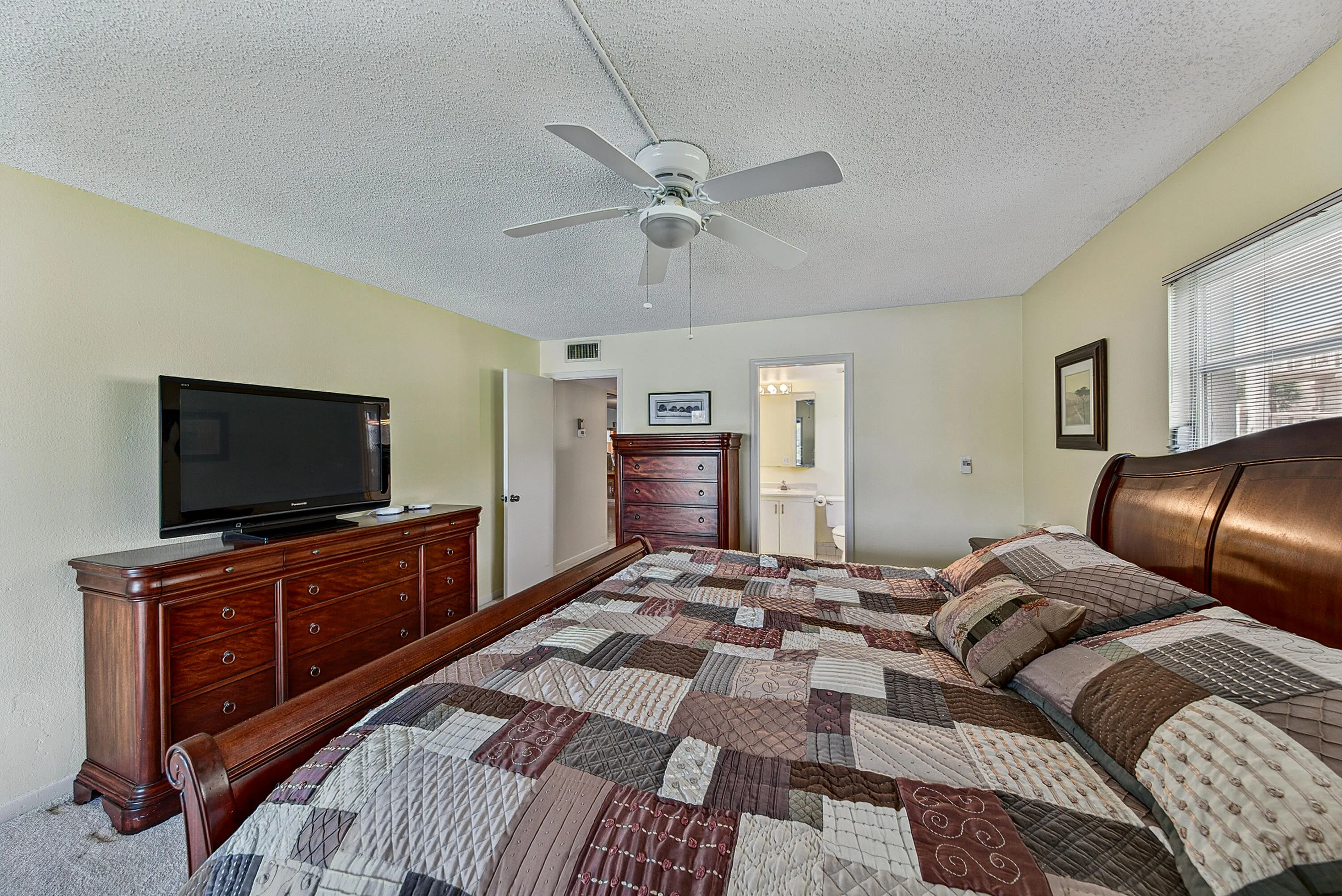 2904 VICTORIA Place #A2