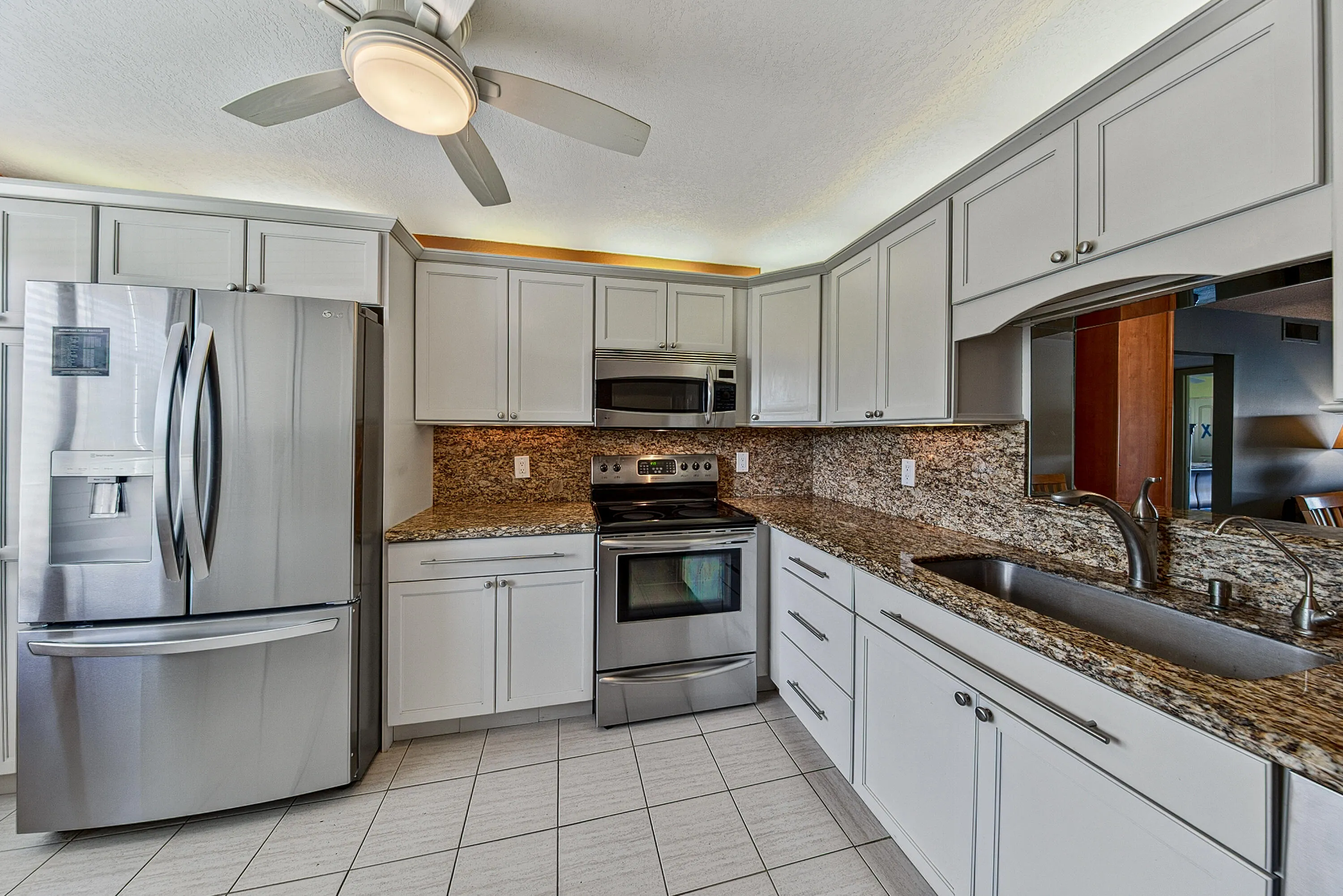 2904 VICTORIA Place #A2