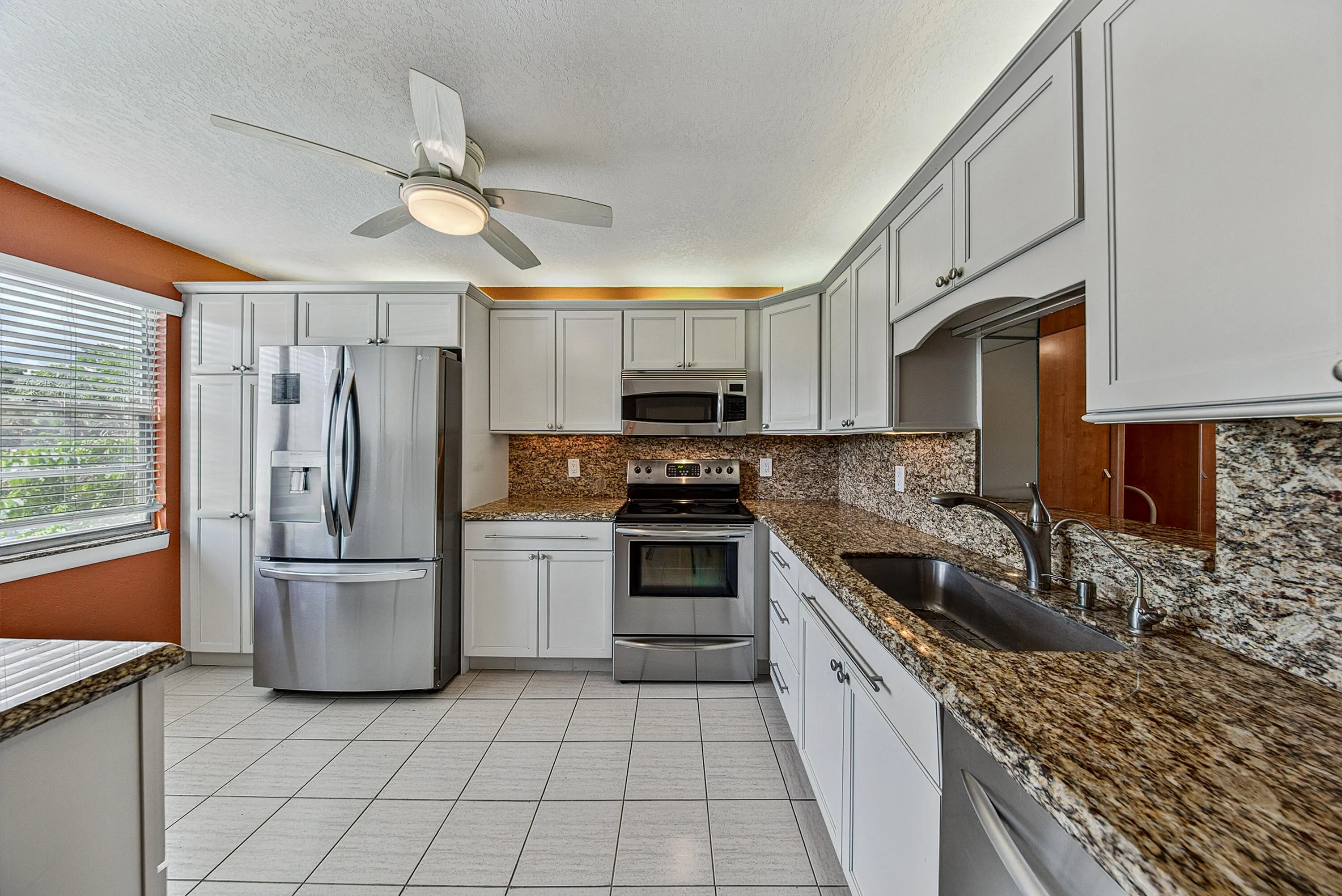 2904 VICTORIA Place #A2