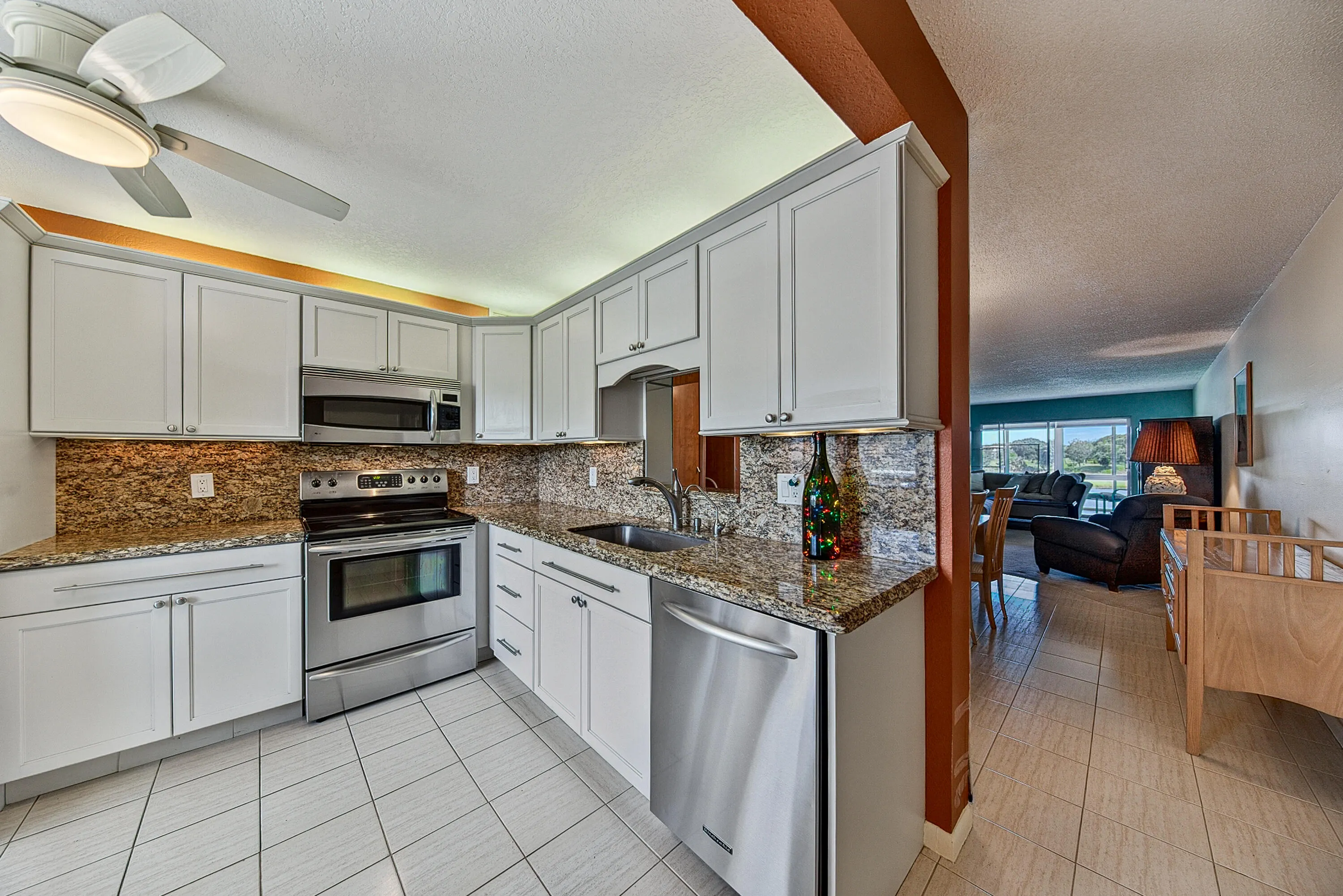 2904 VICTORIA Place #A2