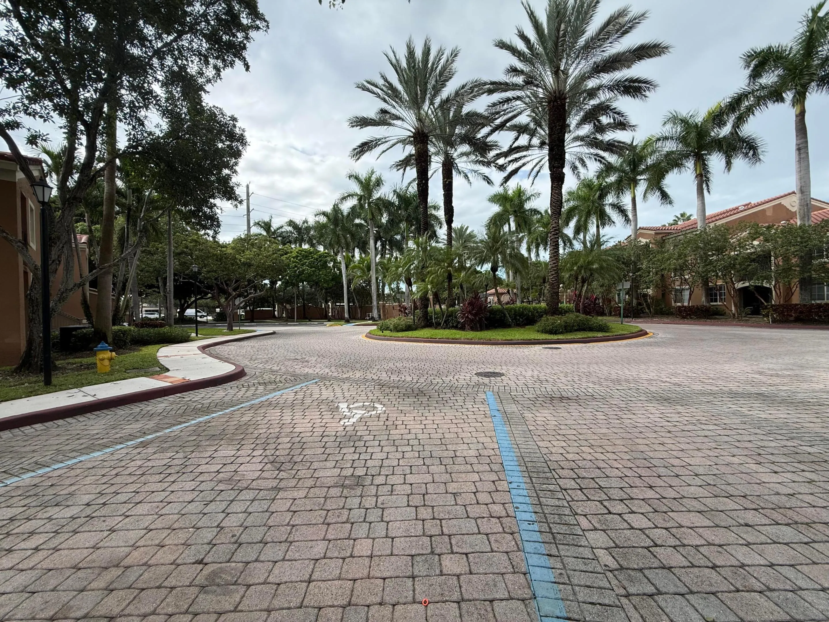 4828 N State Road 7 #8305