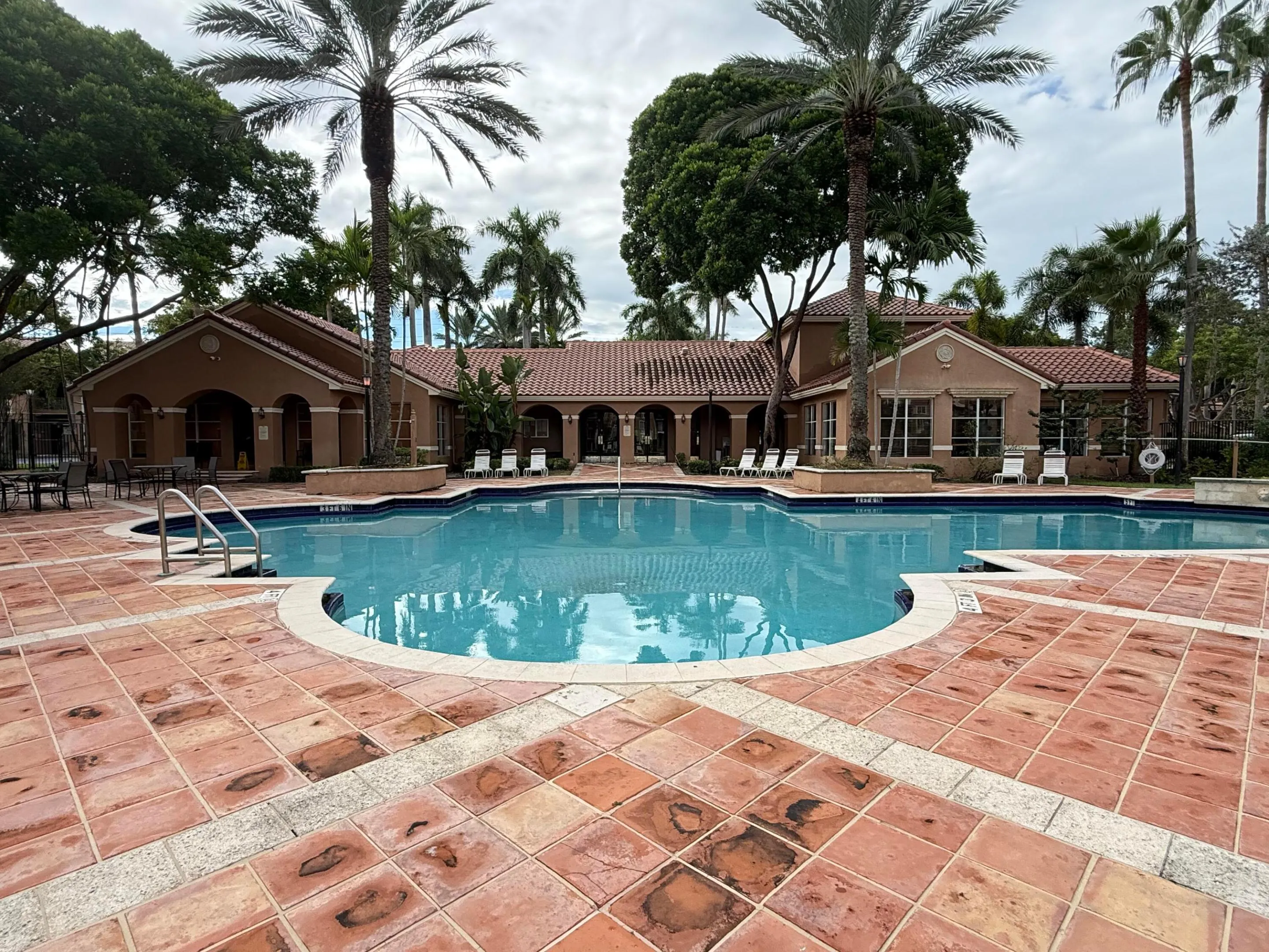 4828 N State Road 7 #8305