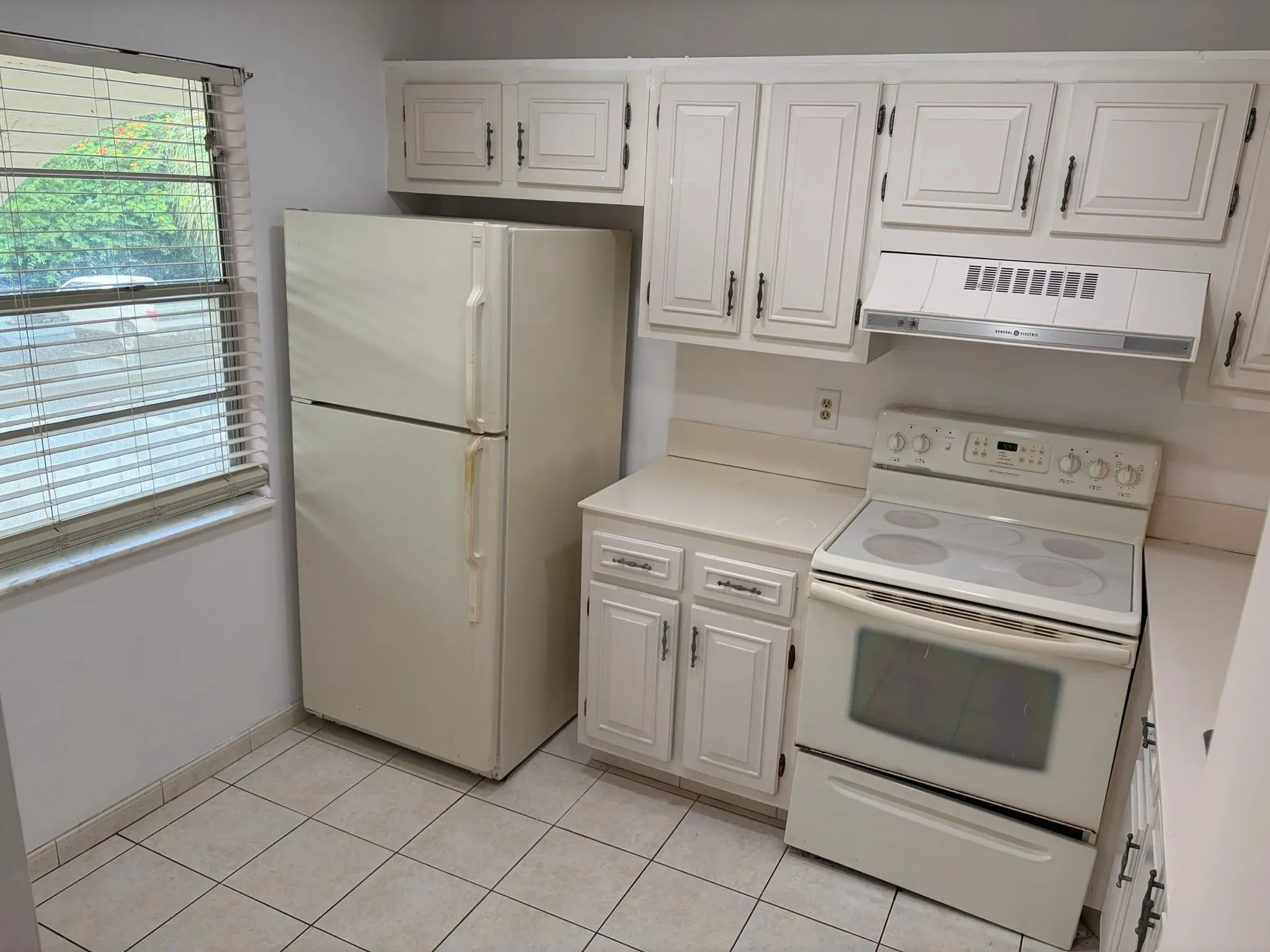 2614 NASSAU #F2
