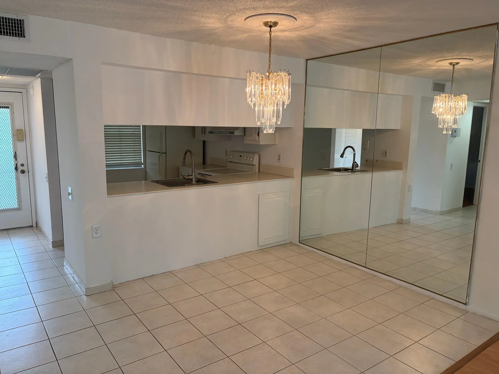 2614 NASSAU #F2