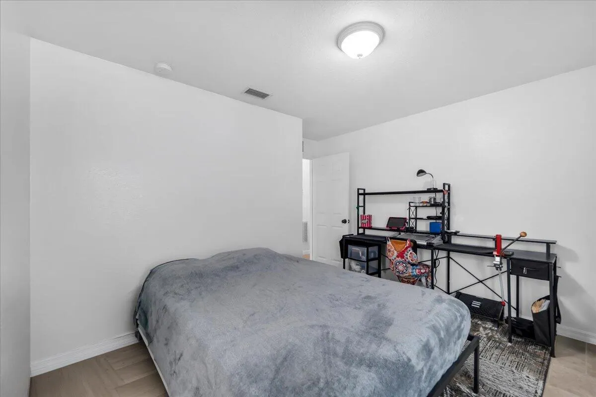 908 RIVERSIDE Drive SW