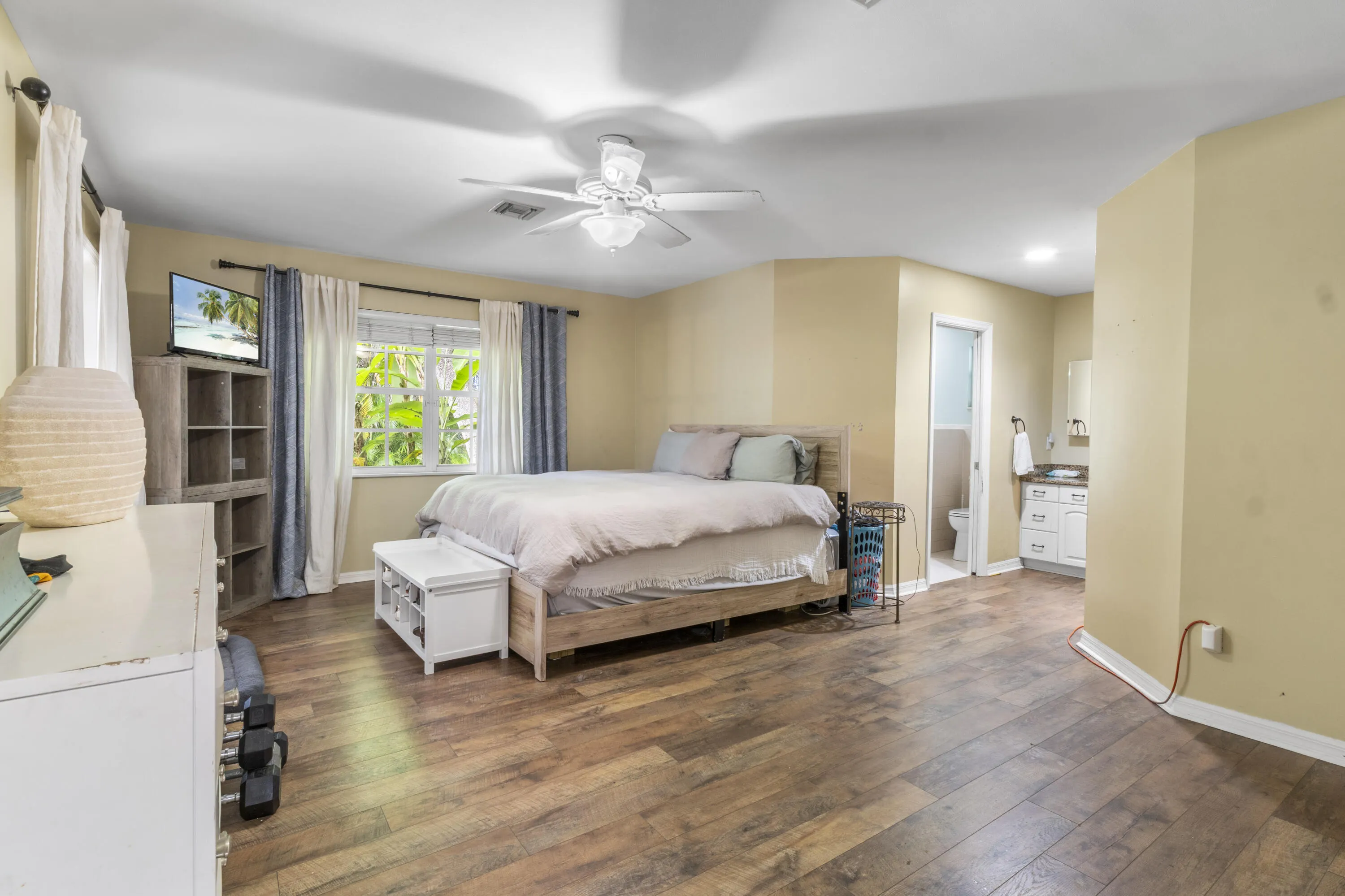 129 38TH Court