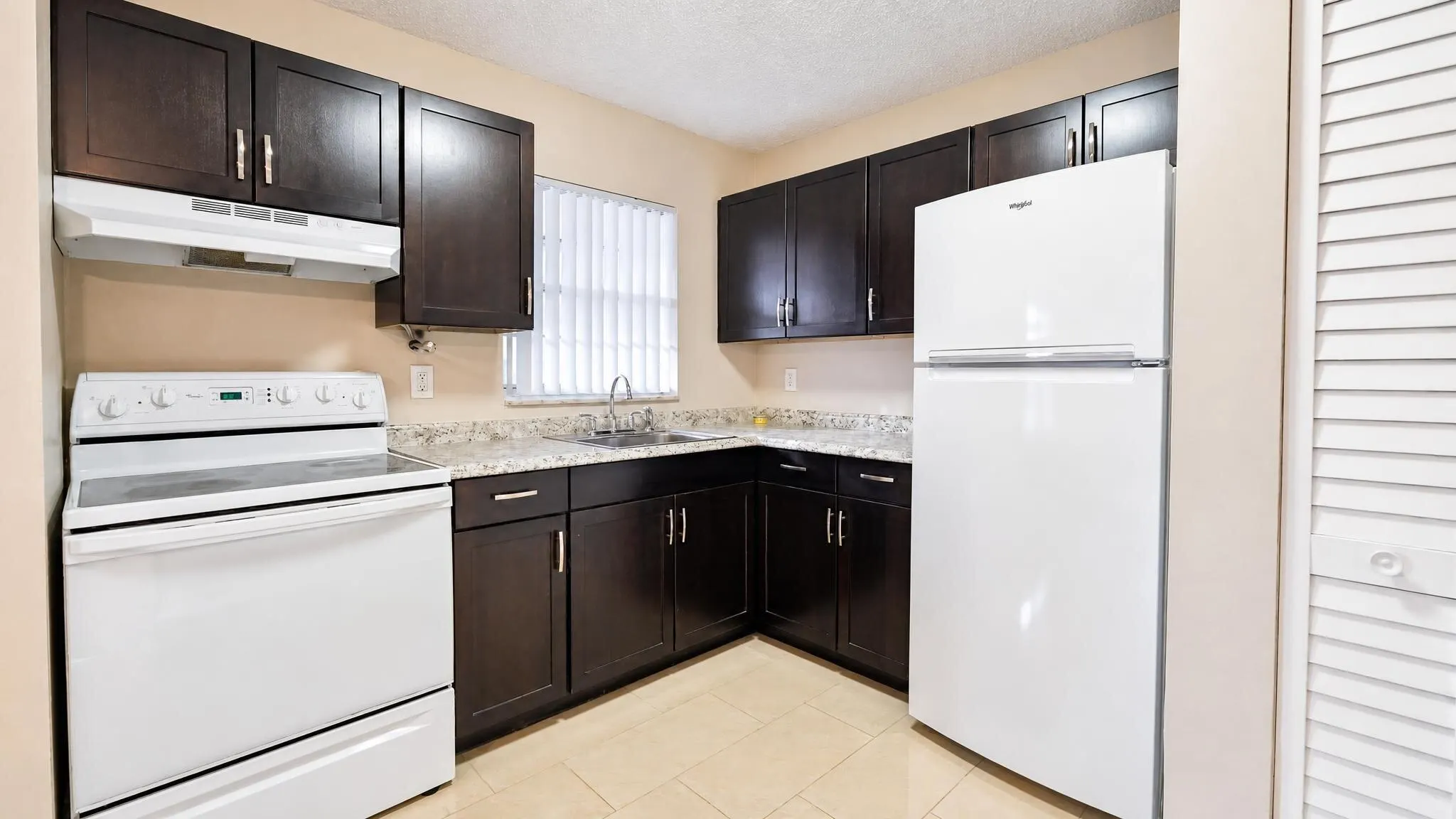 416 LAKESIDE Drive #129