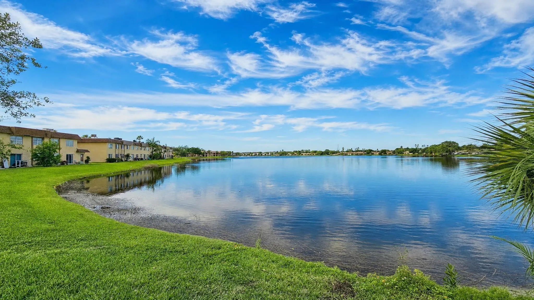 416 LAKESIDE Drive #129