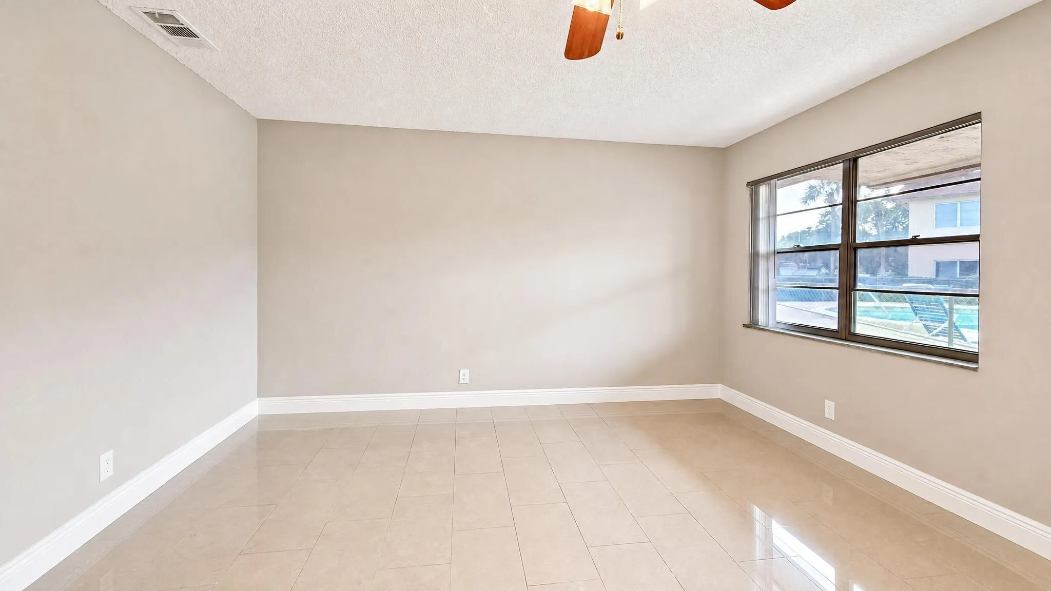 416 LAKESIDE Drive #129
