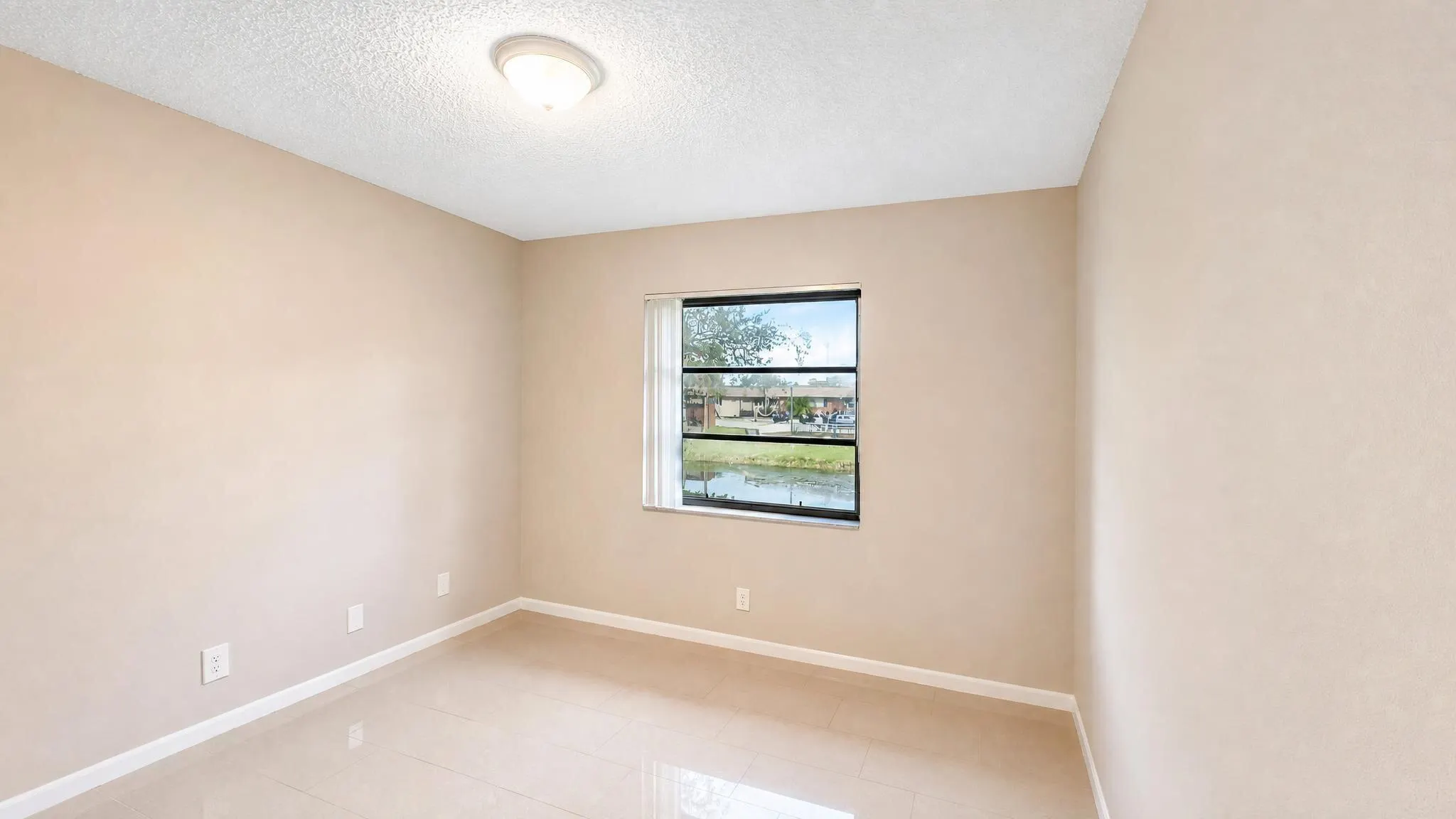 416 LAKESIDE Drive #129