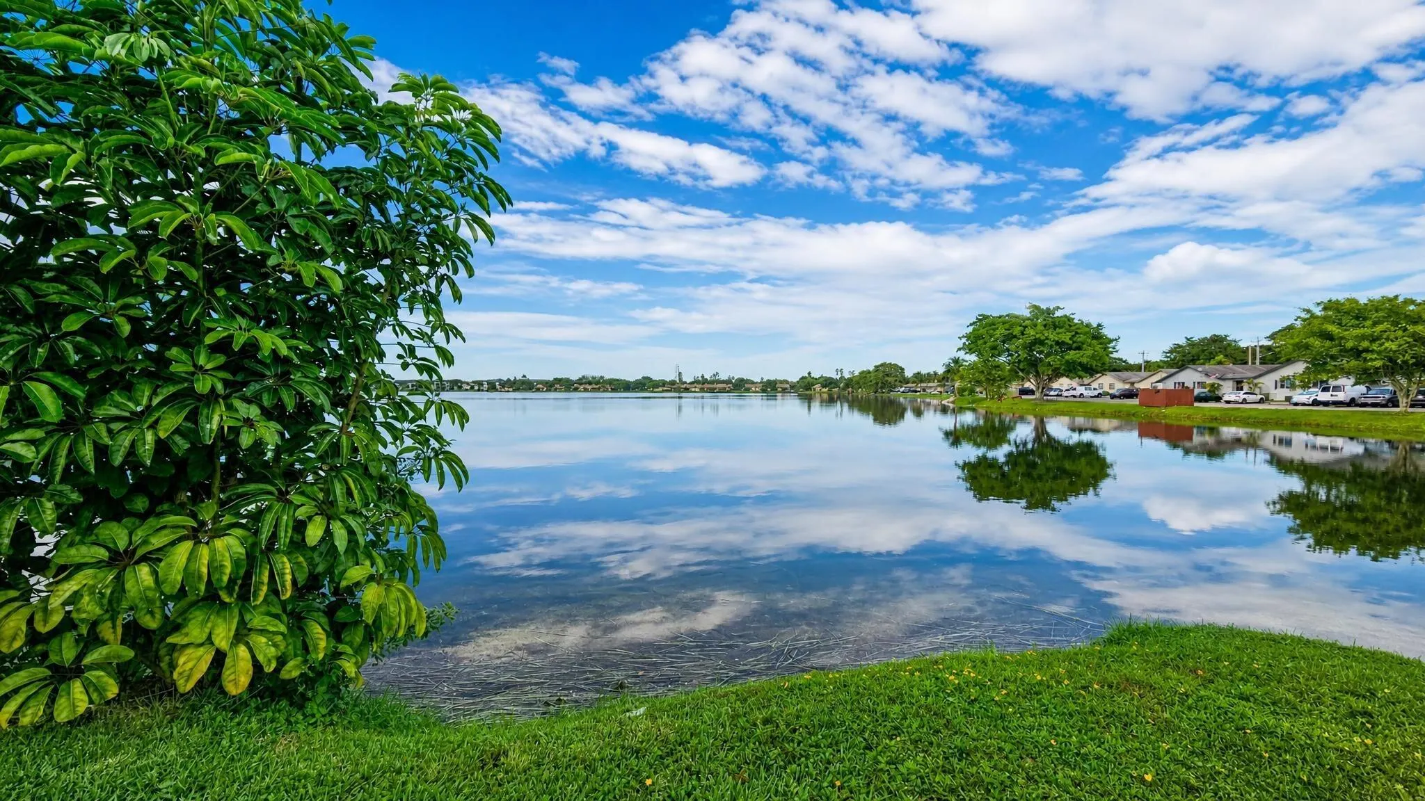 416 LAKESIDE Drive #129