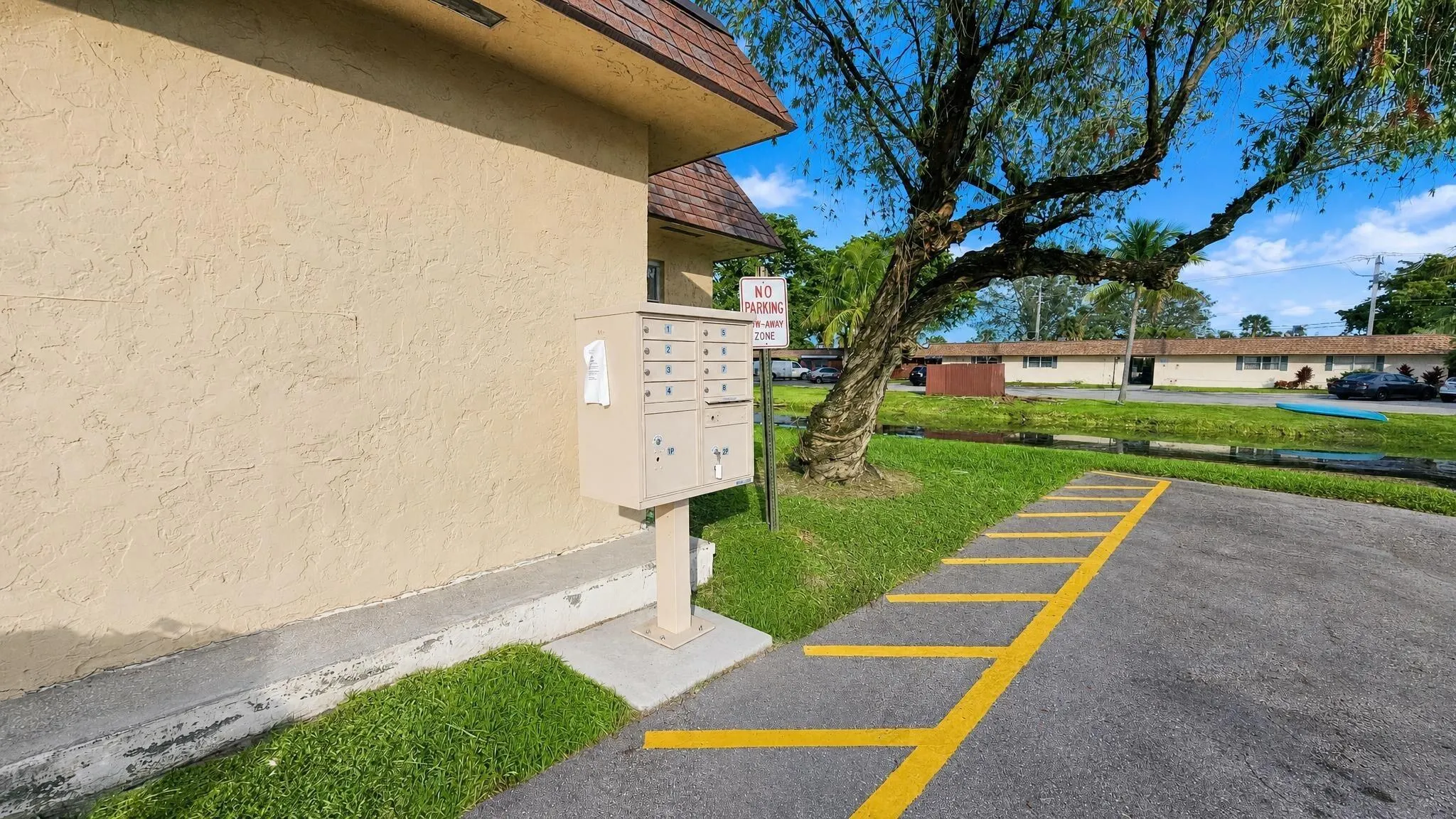 416 LAKESIDE Drive #129