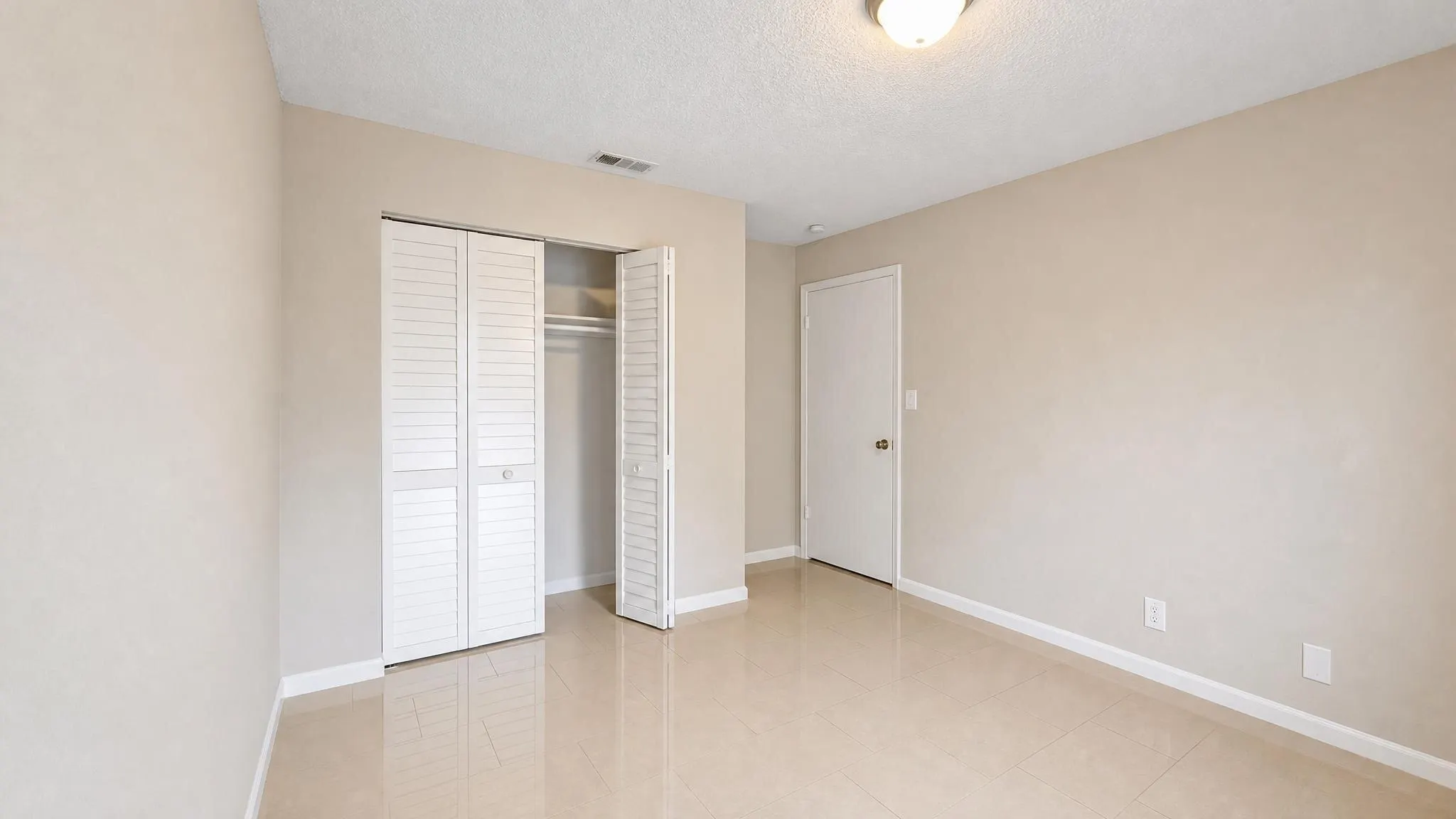 416 LAKESIDE Drive #129