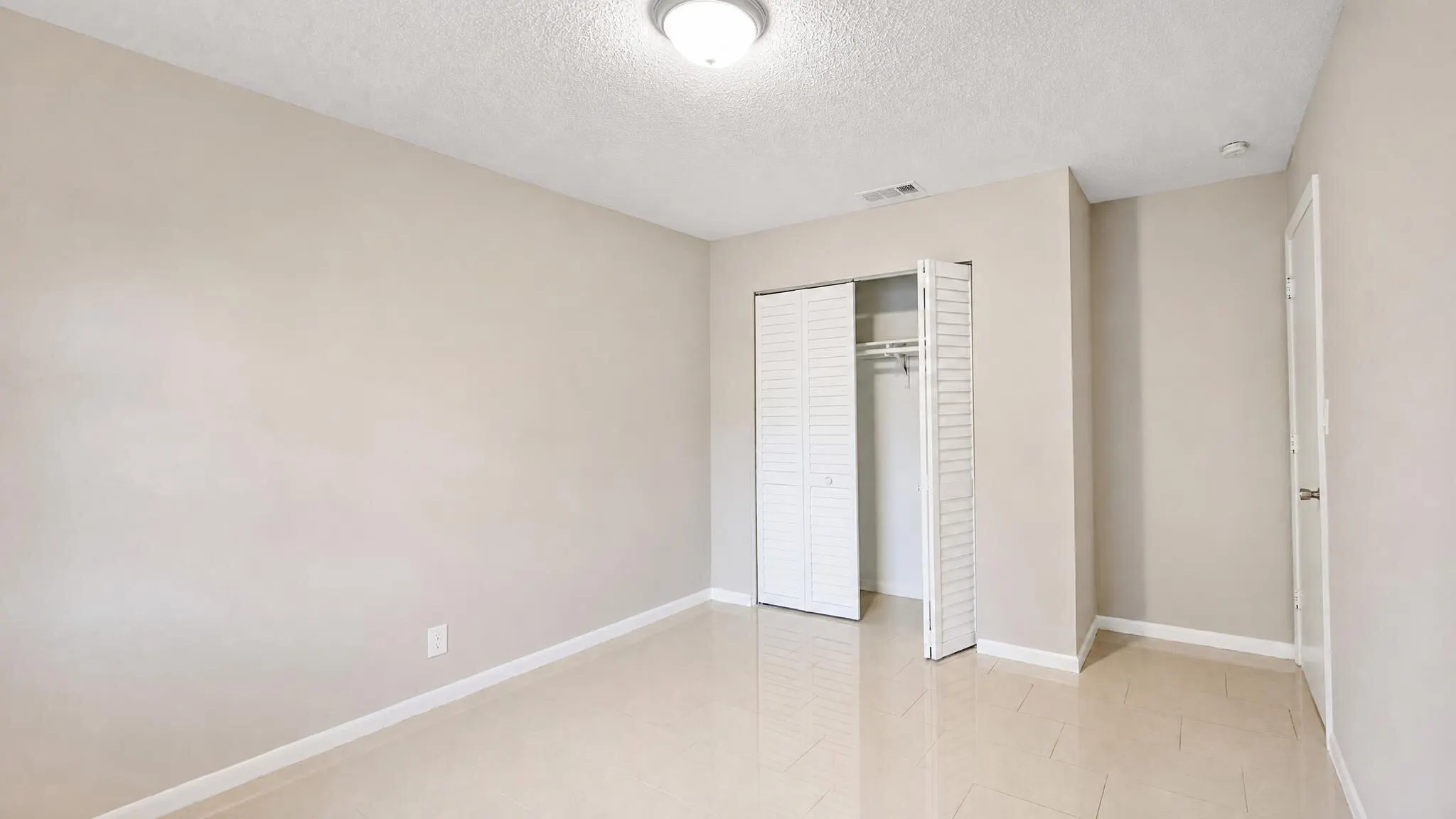 416 LAKESIDE Drive #129