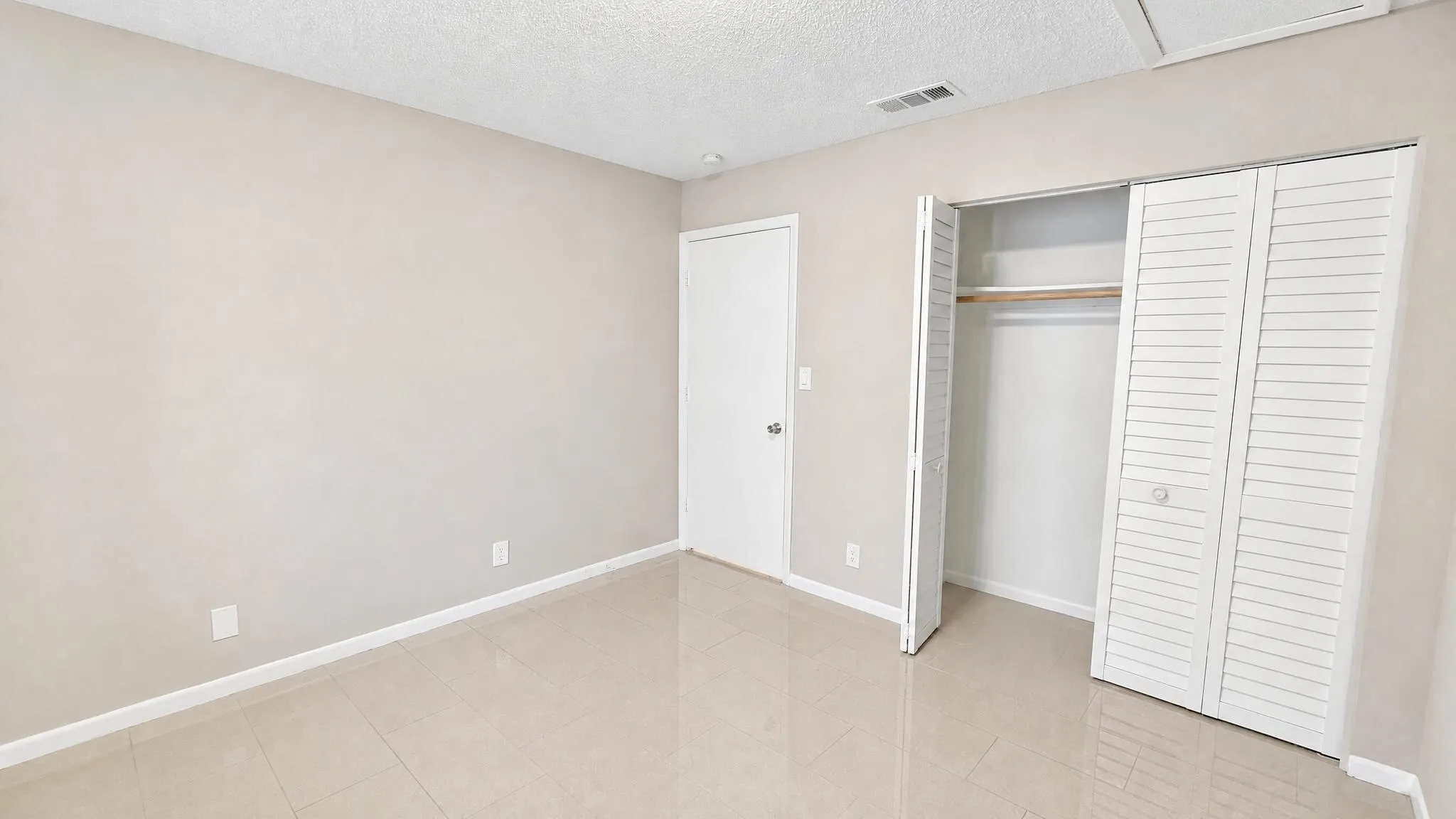 416 LAKESIDE Drive #129