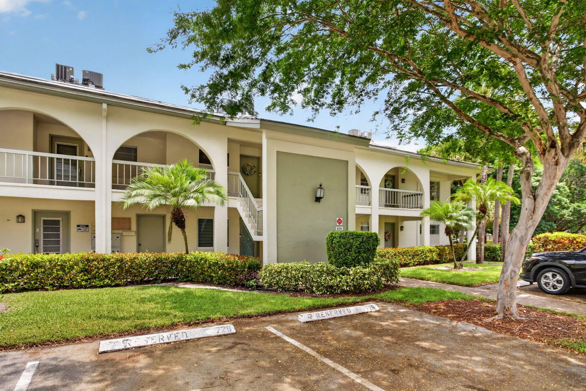1211 BAHAMA Bend #F2