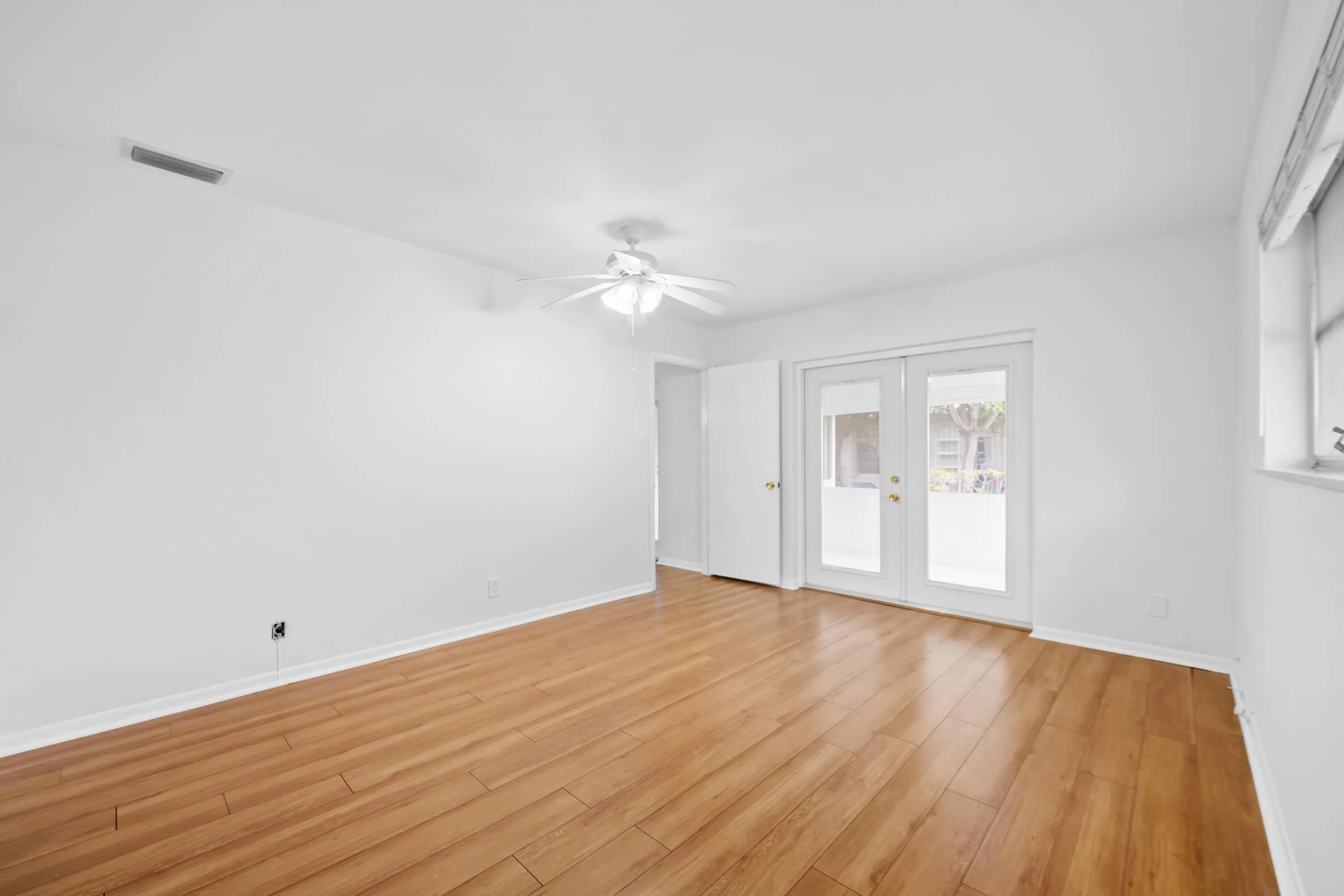6995 NW 10TH Court