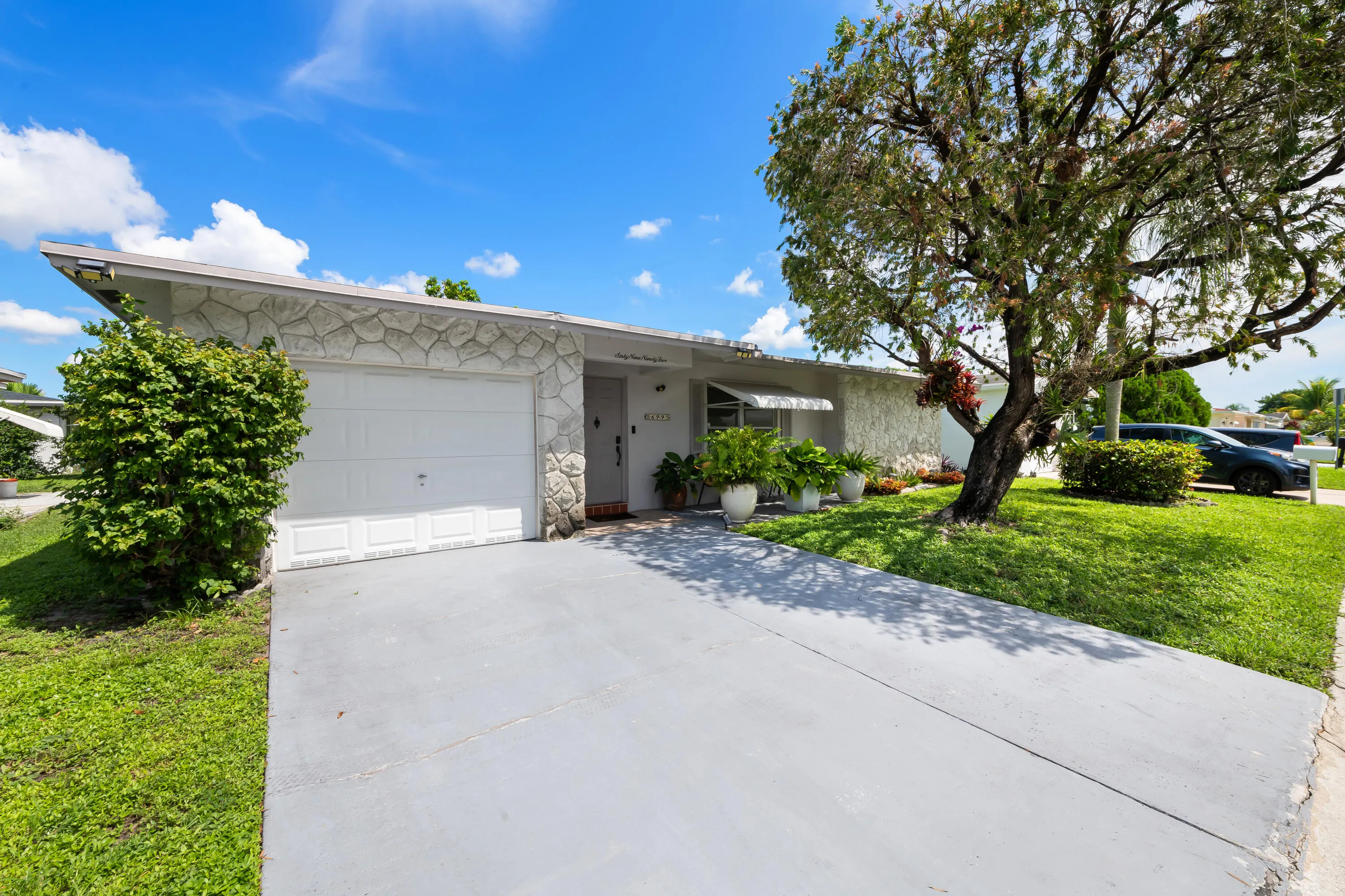 6995 NW 10TH Court
