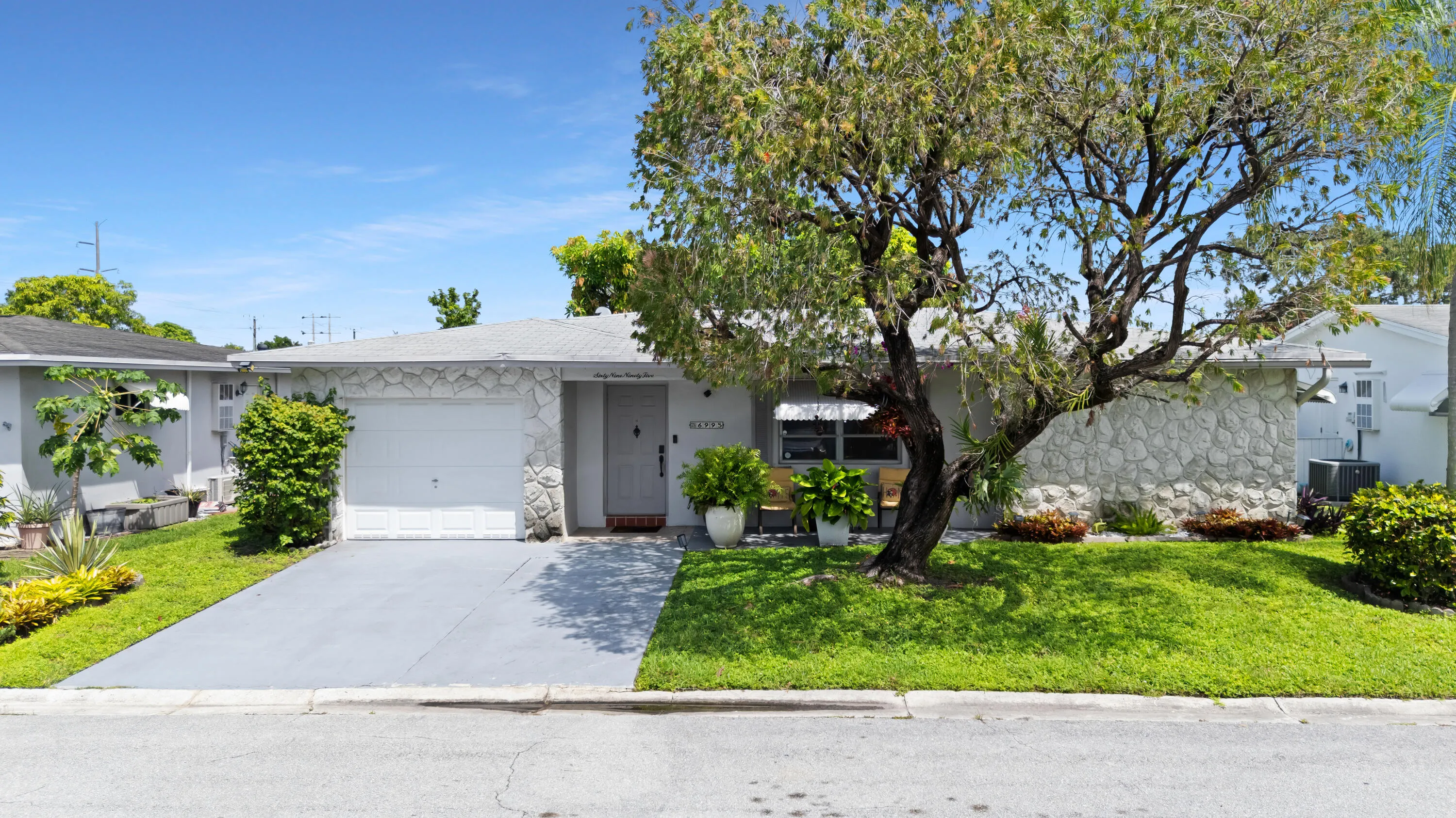 6995 NW 10TH Court