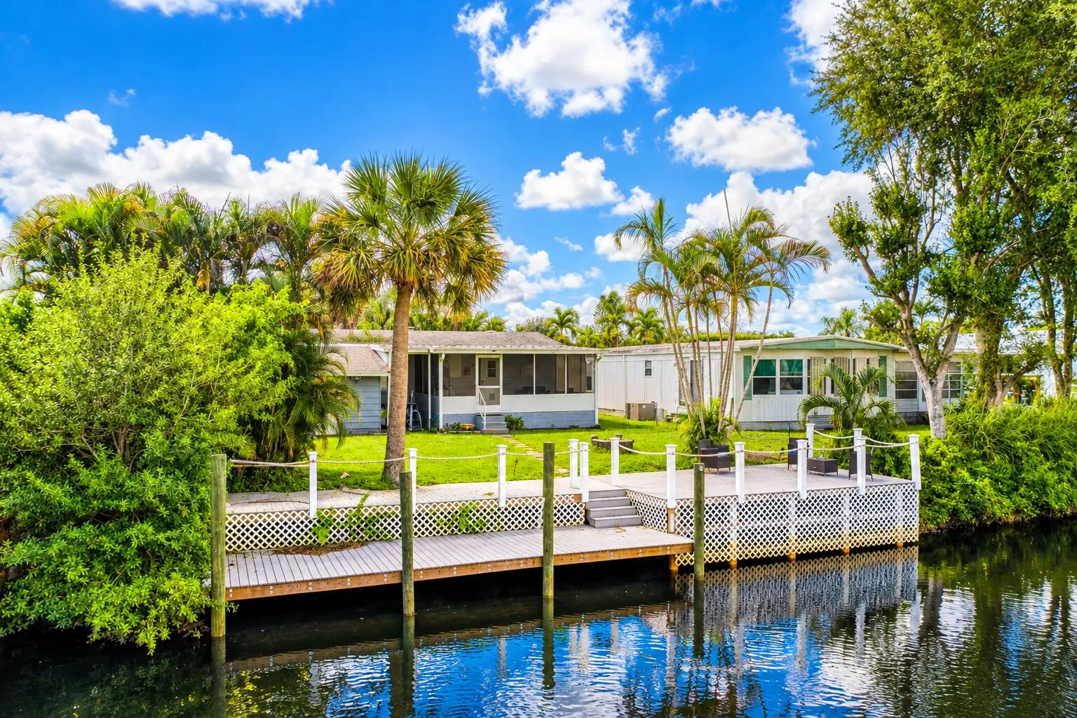 231 SE PARADISE Place