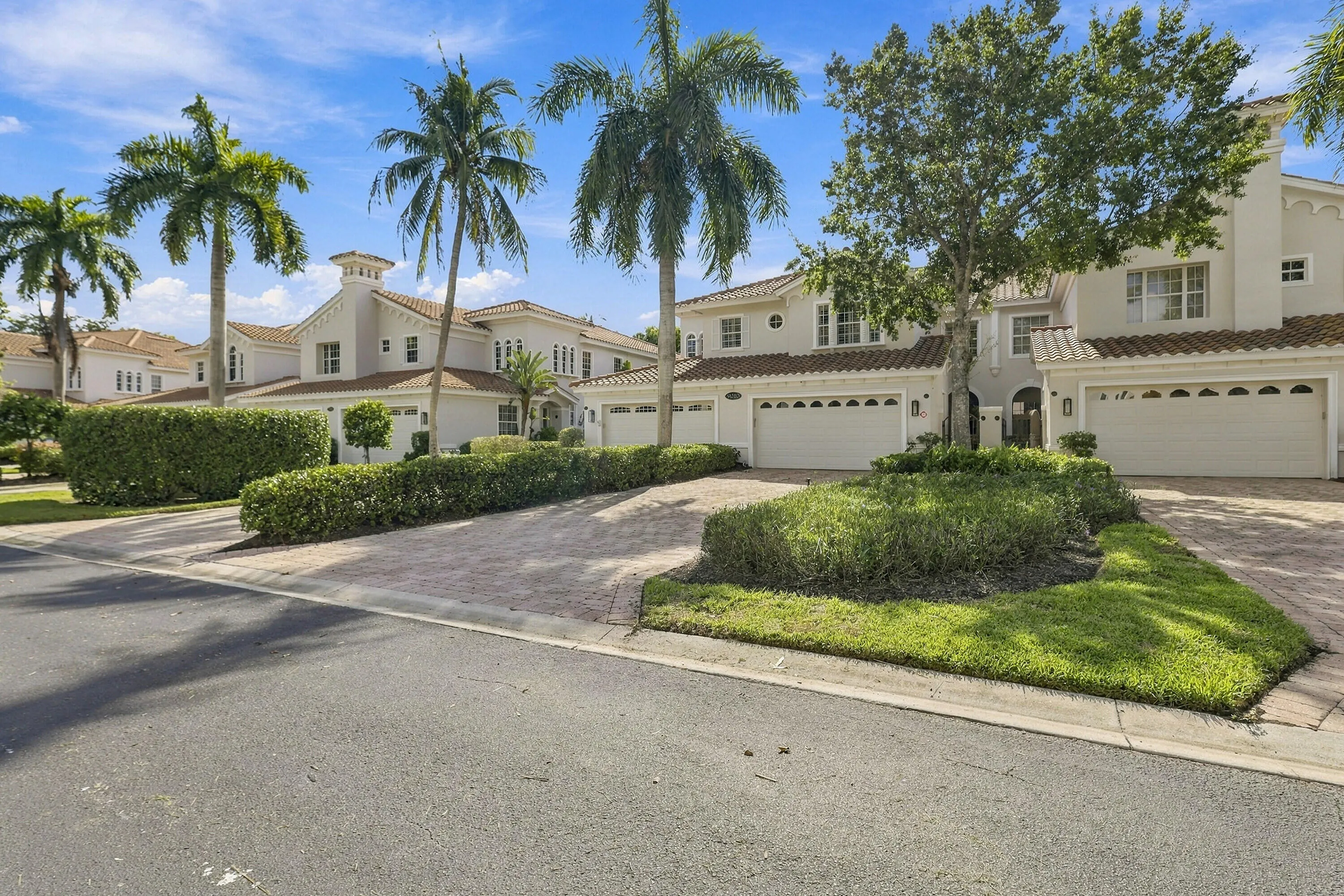9010 Cascada Way