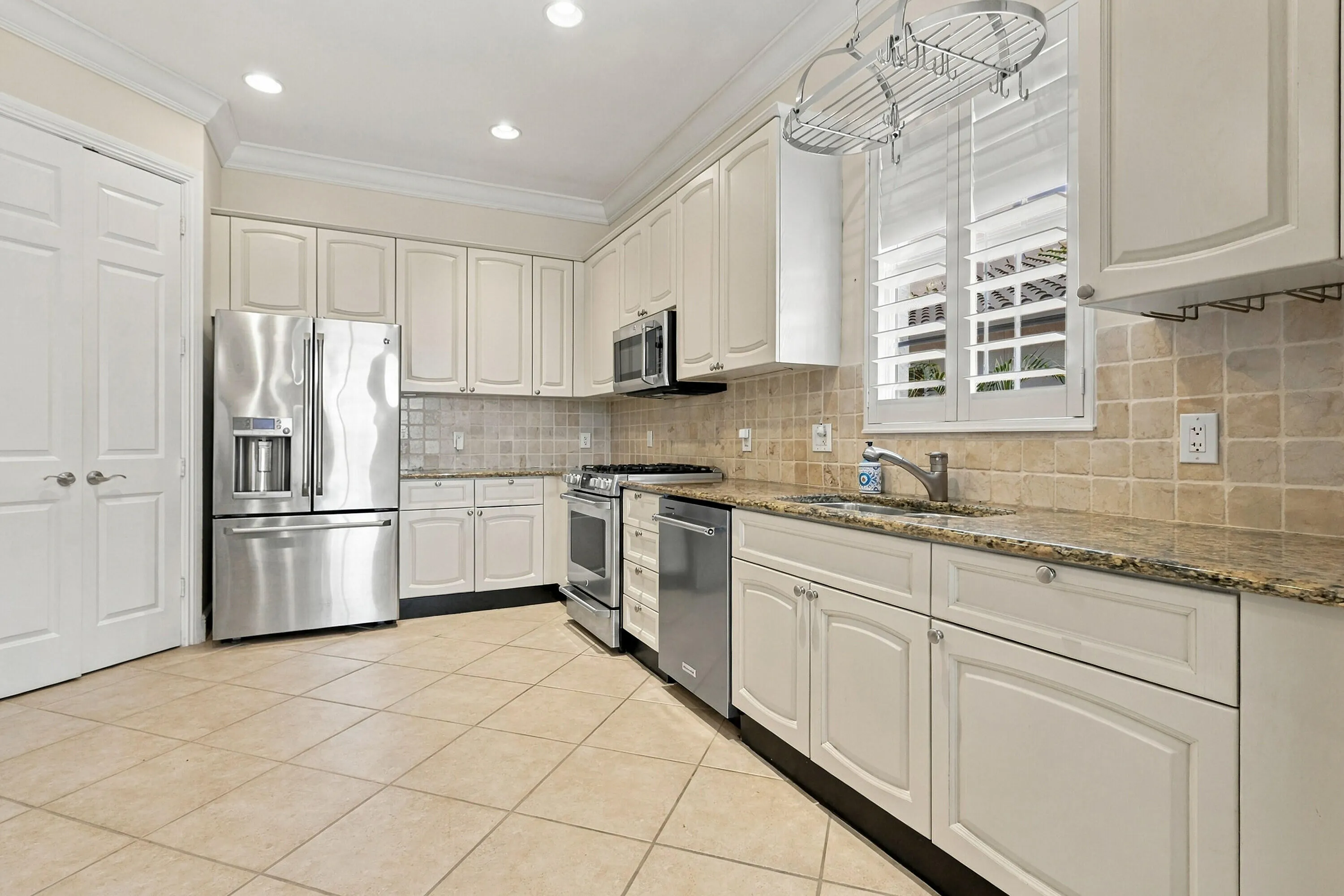 9010 Cascada Way