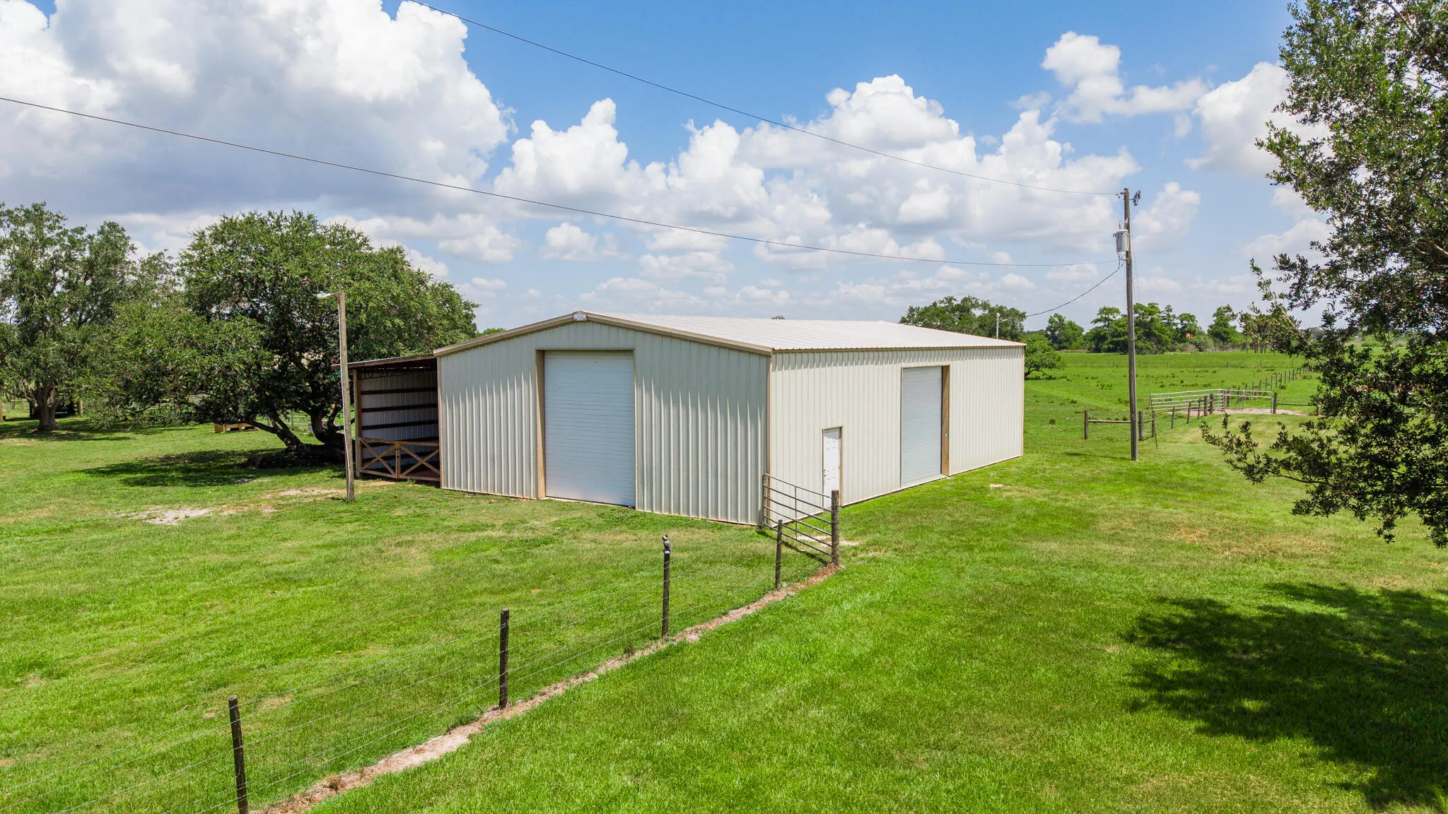8661 E CENTER Street