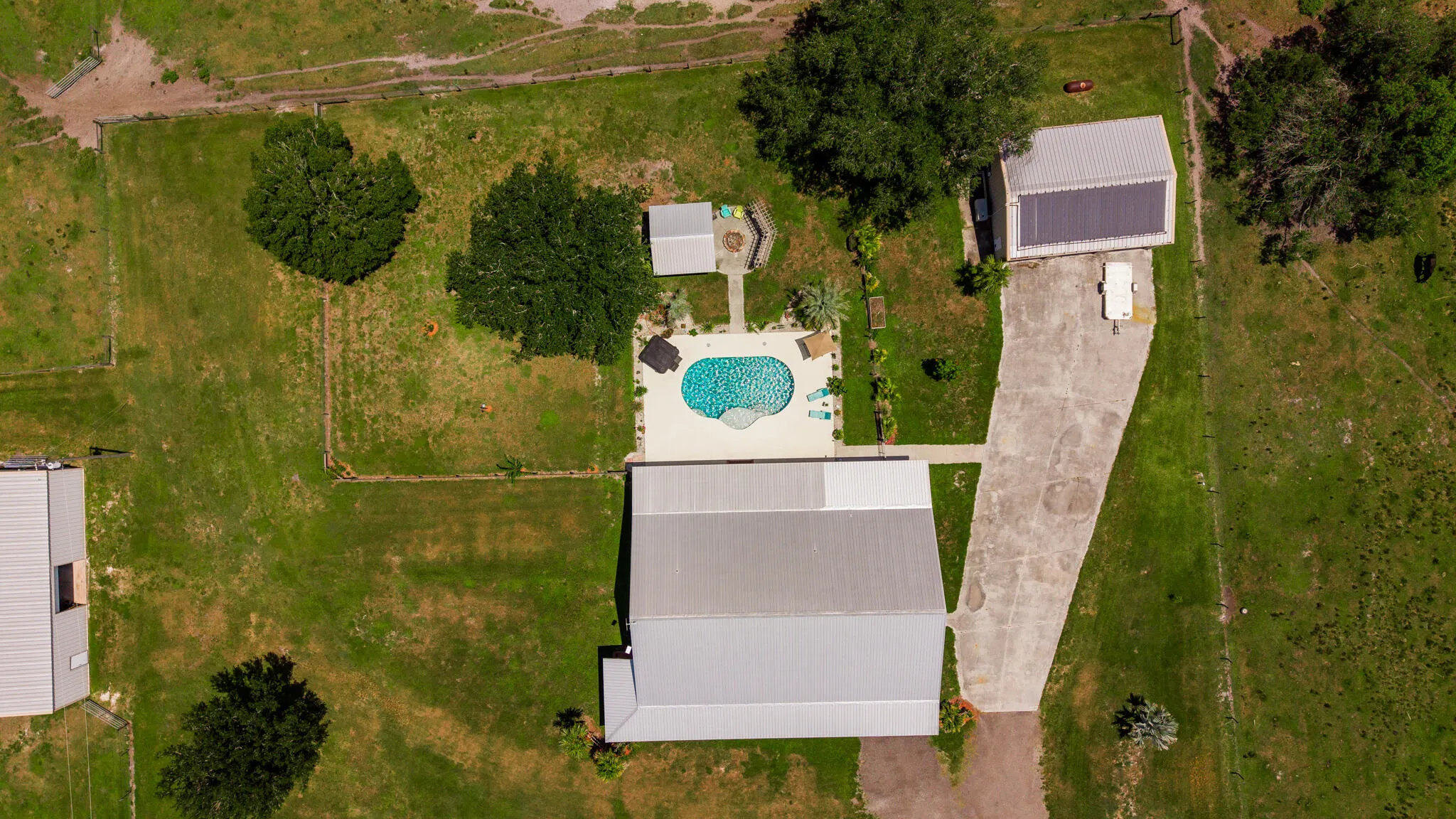 8661 E CENTER Street