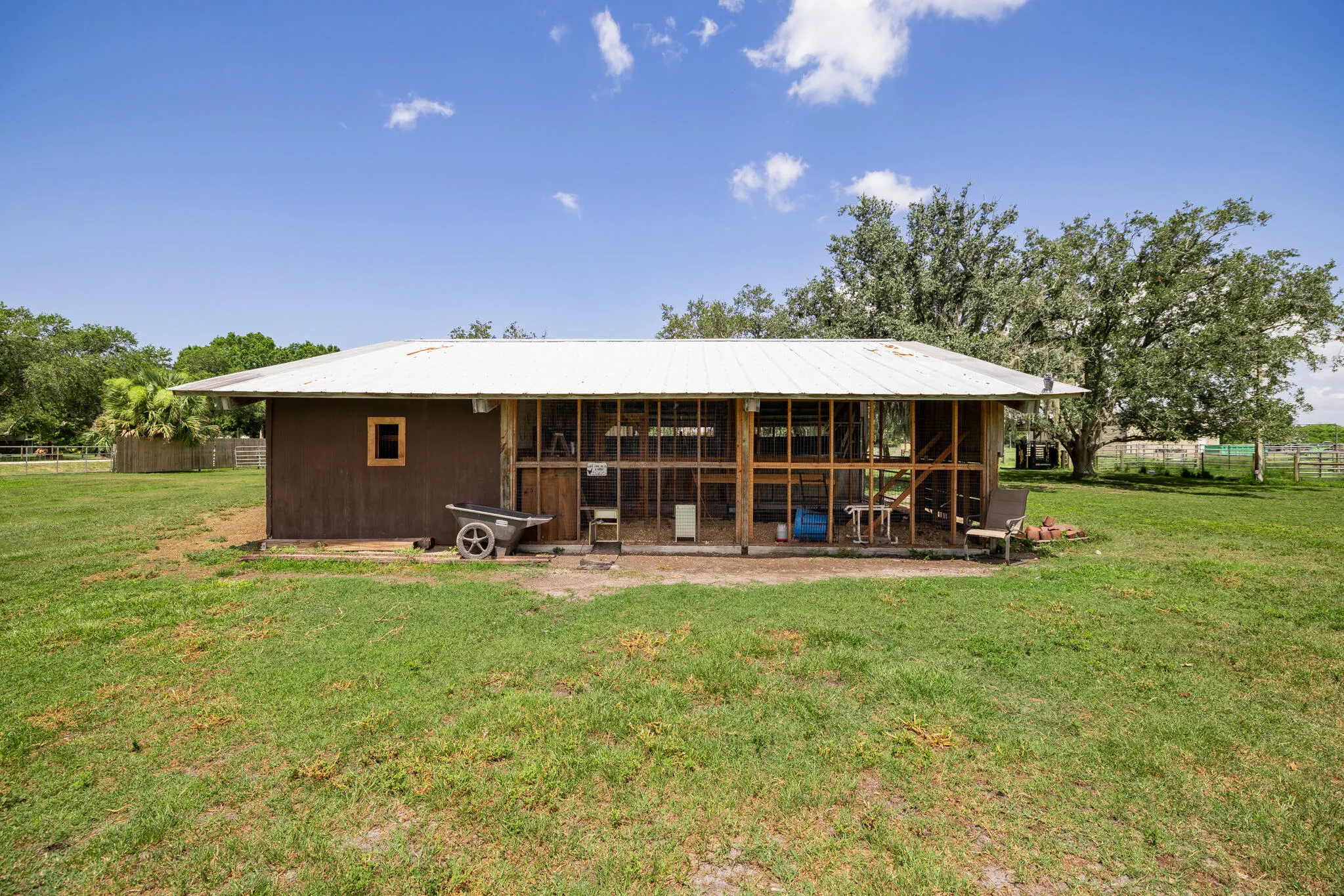 8661 E CENTER Street