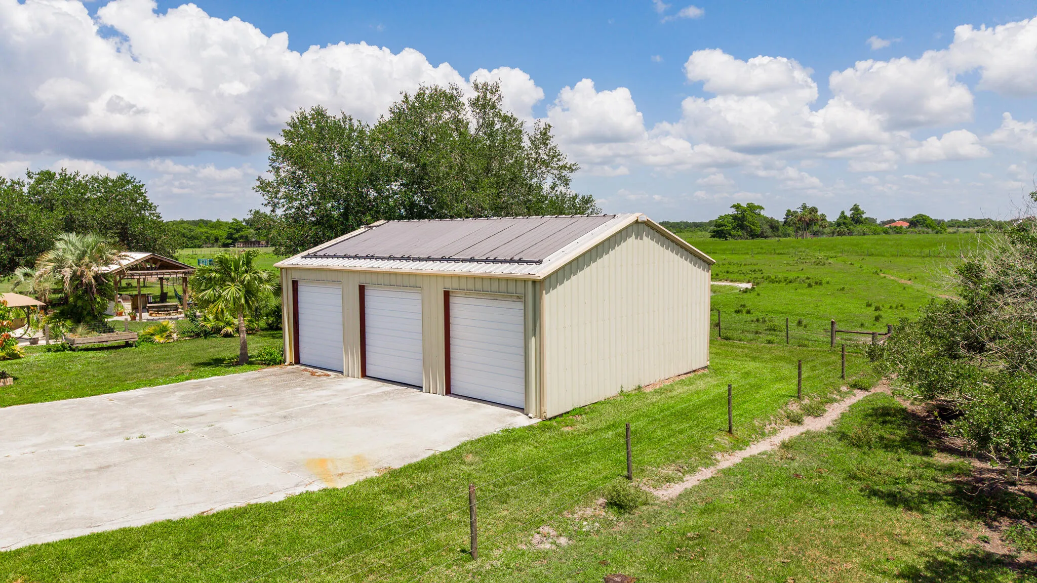 8661 E CENTER Street