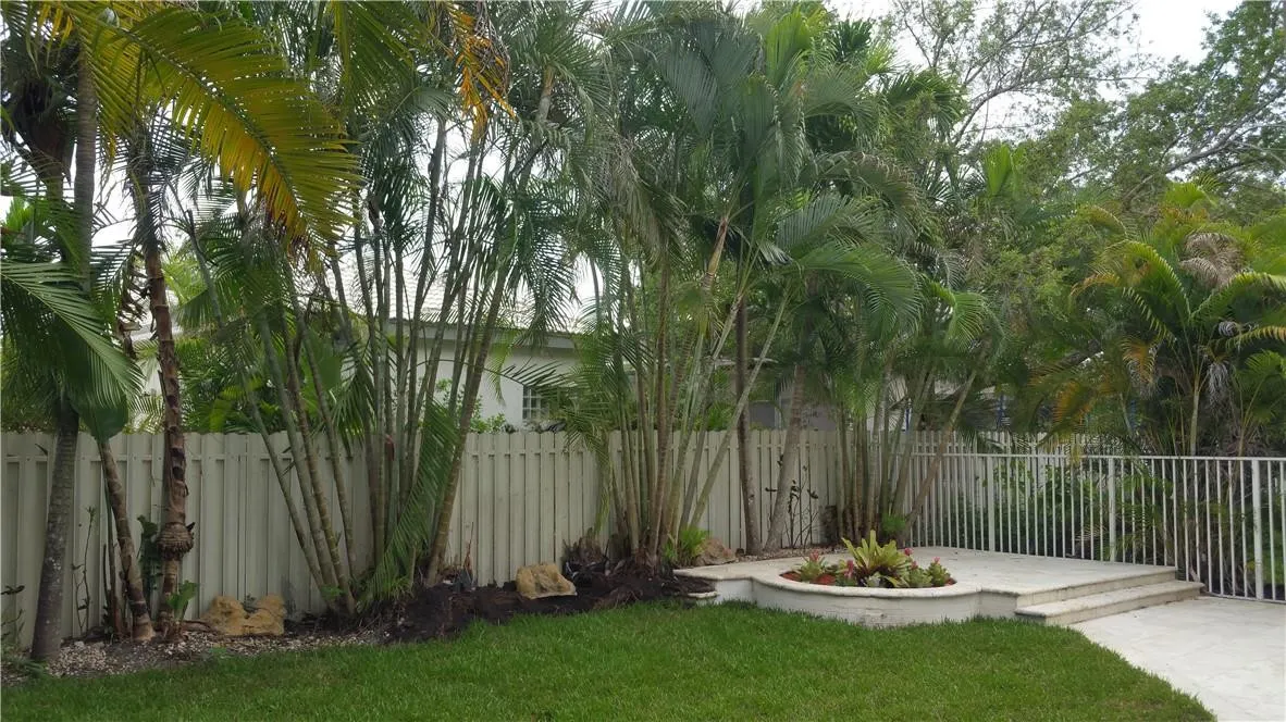 6908 NW 33RD Street