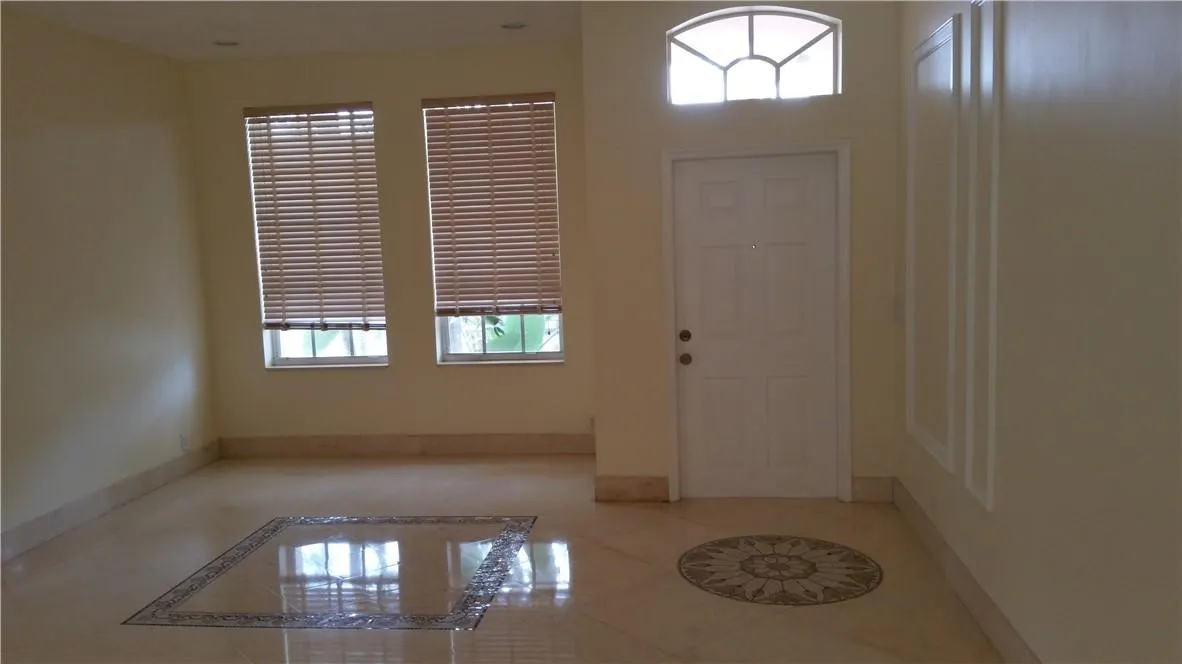 6908 NW 33RD Street
