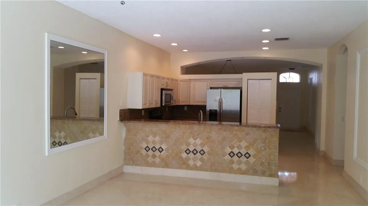 6908 NW 33RD Street