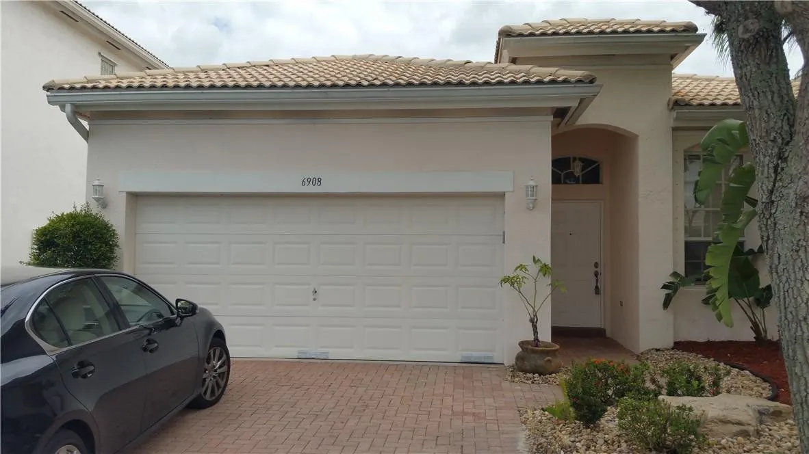 6908 NW 33RD Street