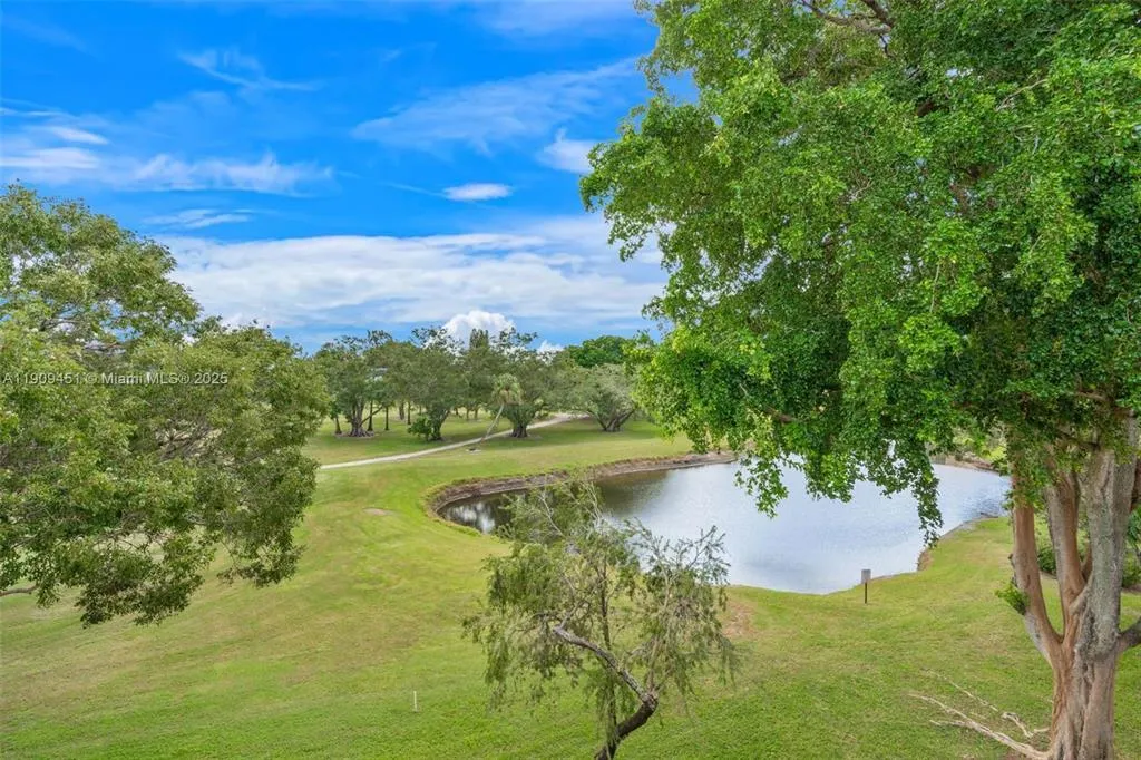 1040 COUNTRY CLUB Drive #306